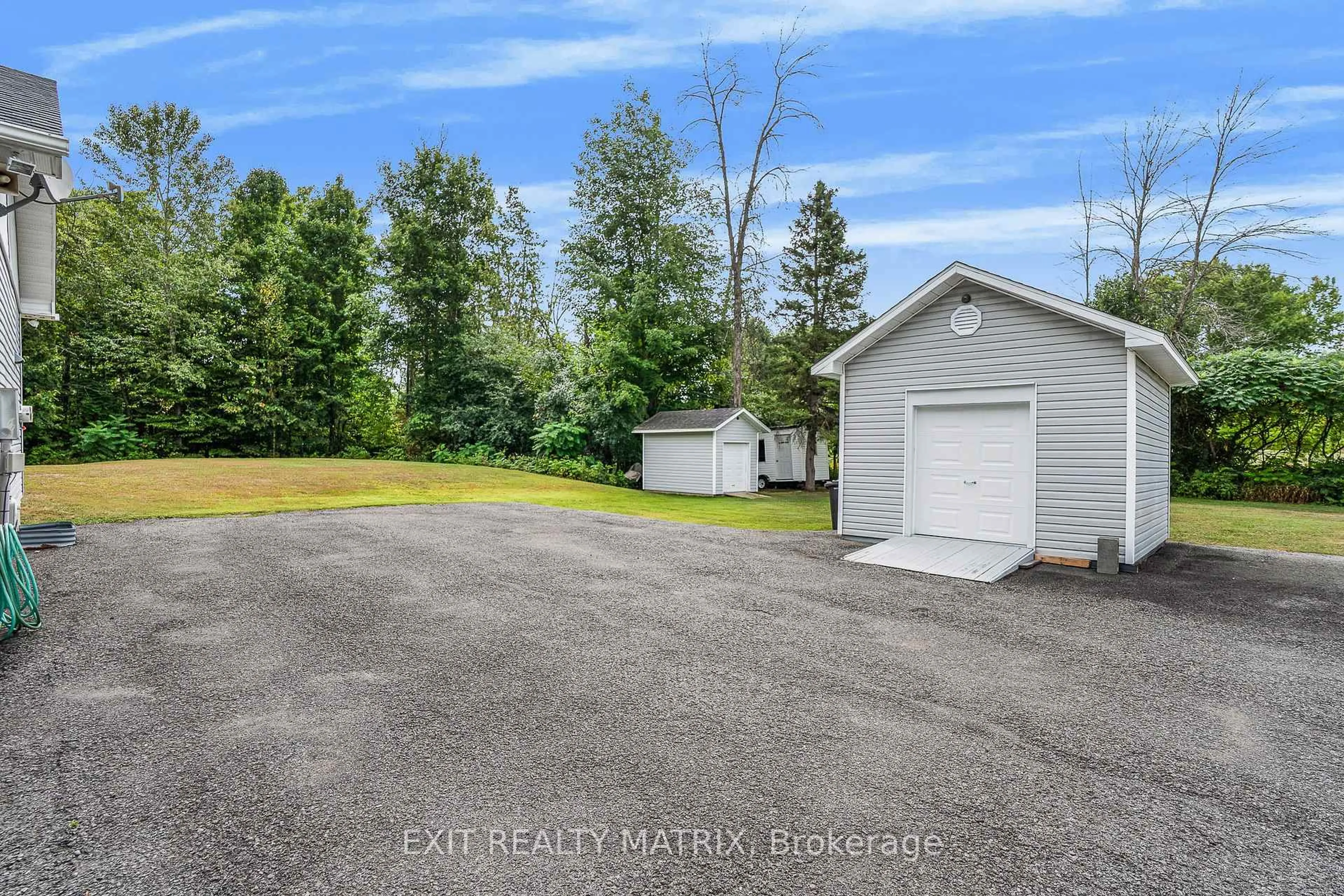 Indoor garage for 534 De La Bergerie Rd, Champlain Ontario K0B 1K0