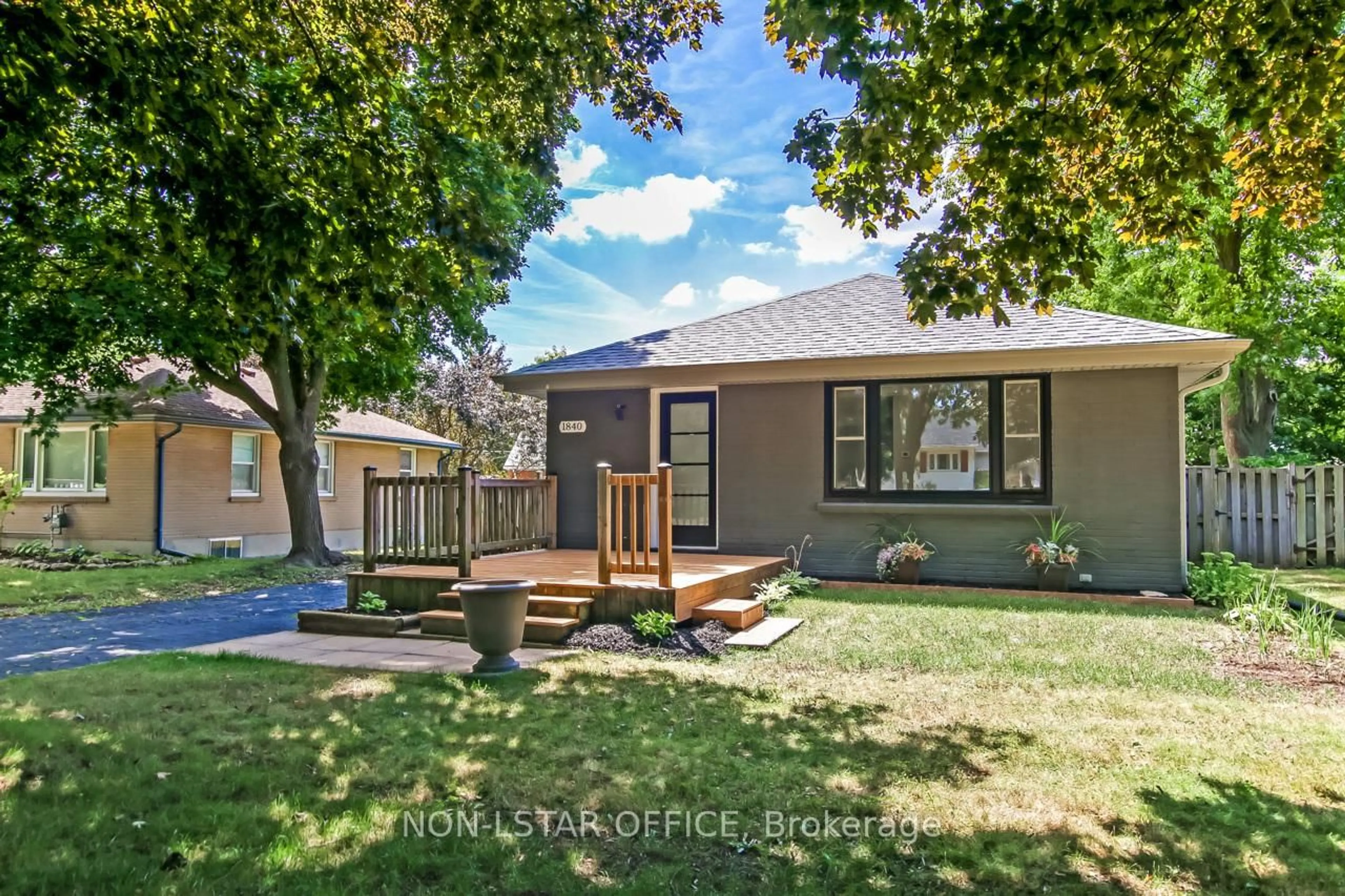 Home with vinyl exterior material, street for 1840 Royal Cres, London East Ontario N5W 2A8