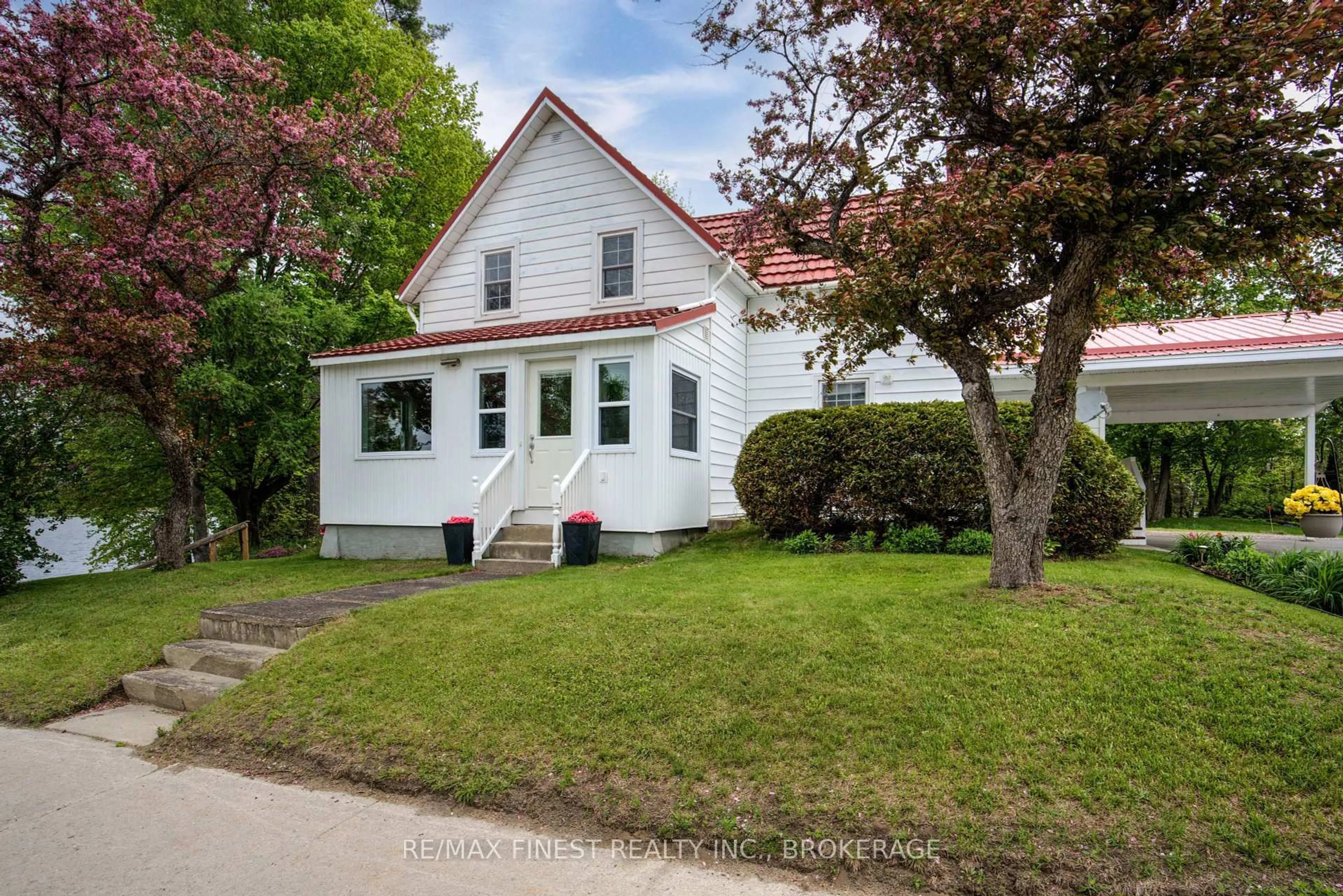 A pic from outside/outdoor area/front of a property/back of a property/a pic from drone, street for 14064 Road 38, Sharbot Lake Ontario K0H 2P0
