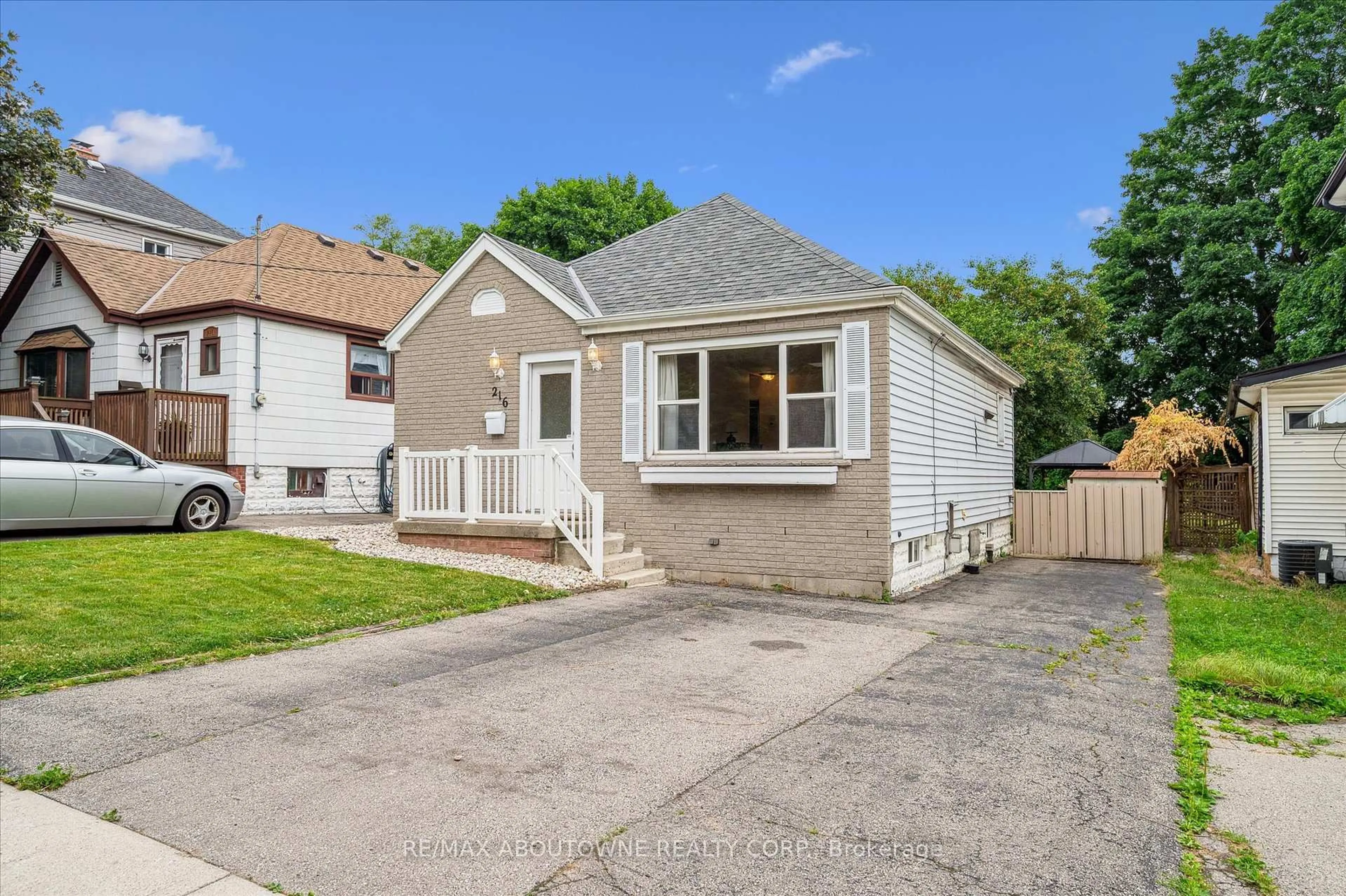 Unknown for 216 Bell Ave, Hamilton Ontario L8K 3E6
