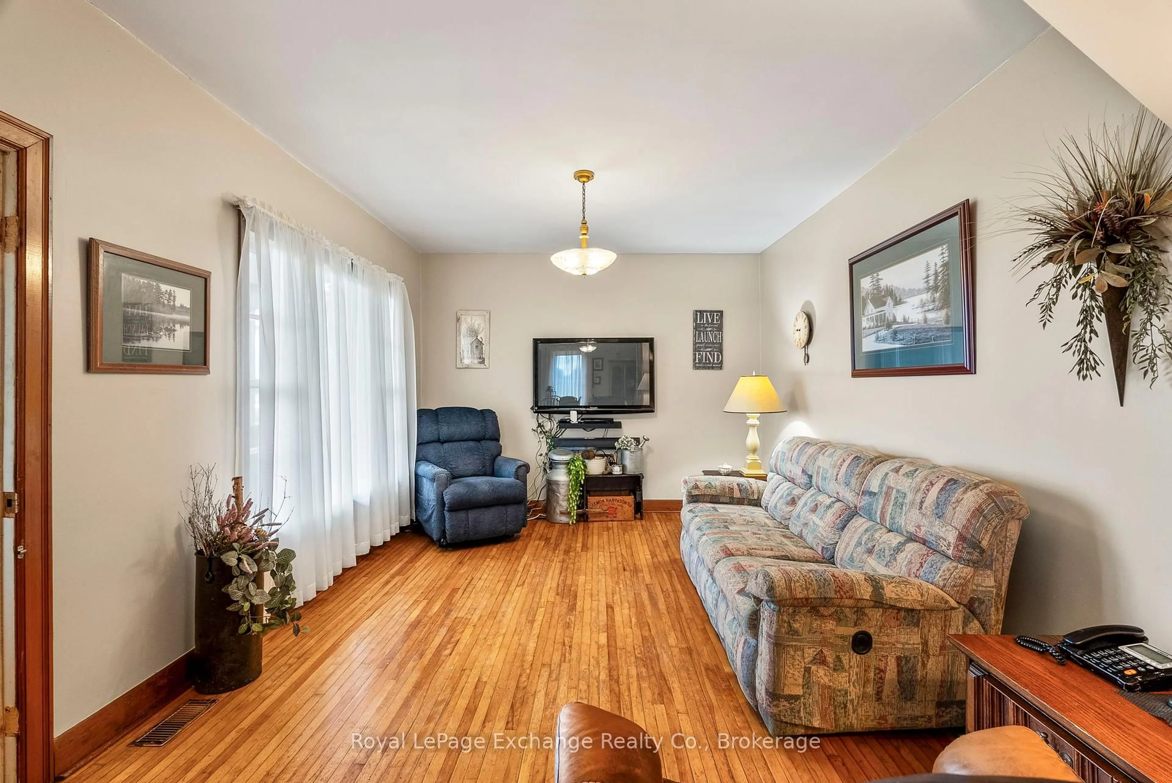 Living room with furniture, wood/laminate floor for 85796 Kintail Line, Ashfield-Colborne-Wawanosh Ontario N7A 3X9