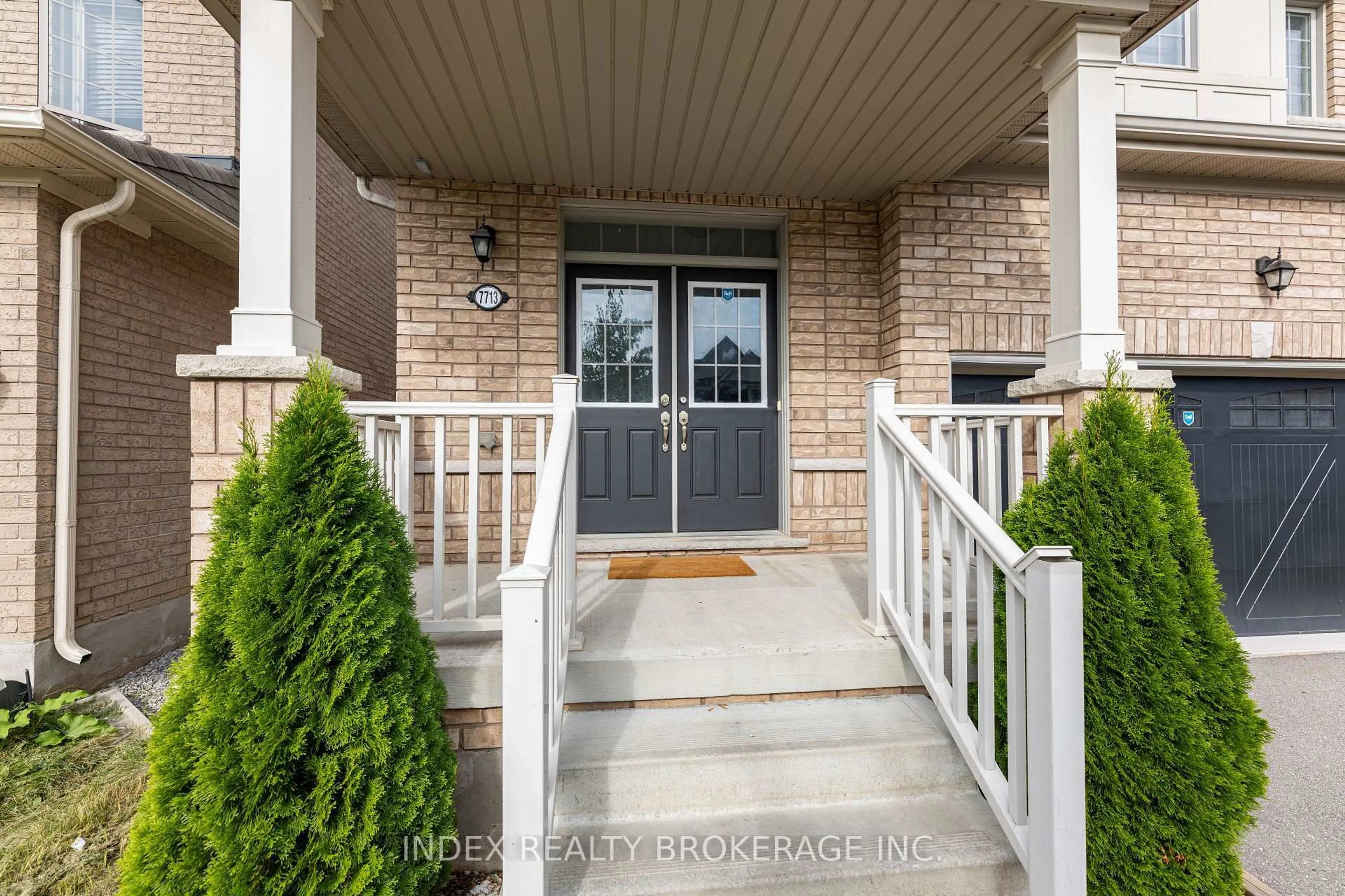 Indoor entryway for 7713 Black Maple Dr, Niagara Falls Ontario L2H 0N7