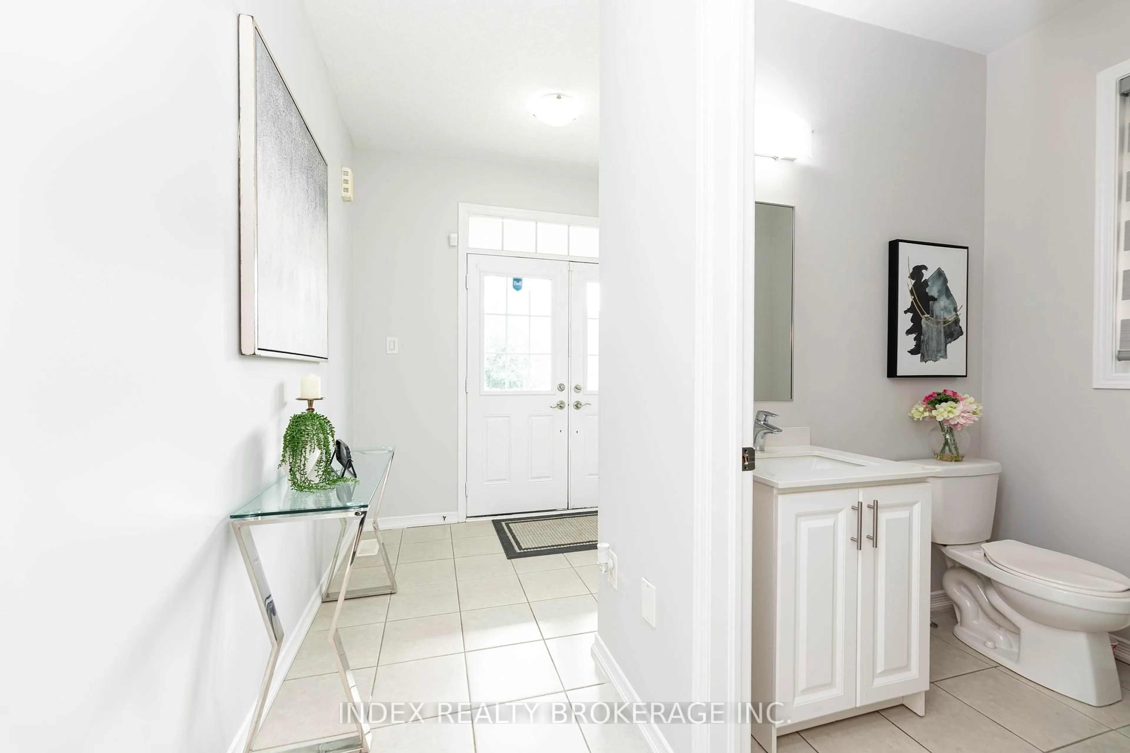 Indoor entryway for 7713 Black Maple Dr, Niagara Falls Ontario L2H 0N7