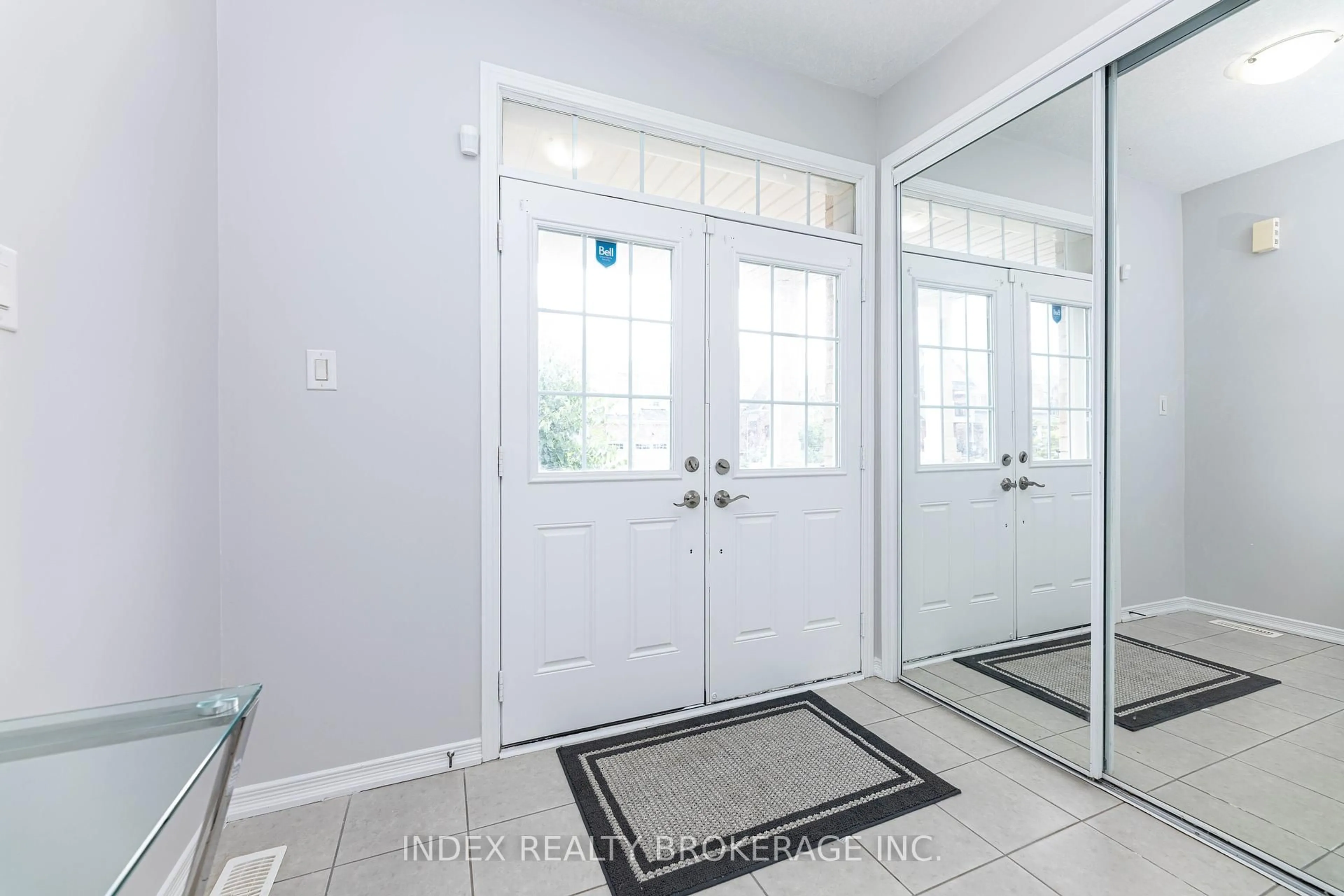 Indoor entryway for 7713 Black Maple Dr, Niagara Falls Ontario L2H 0N7