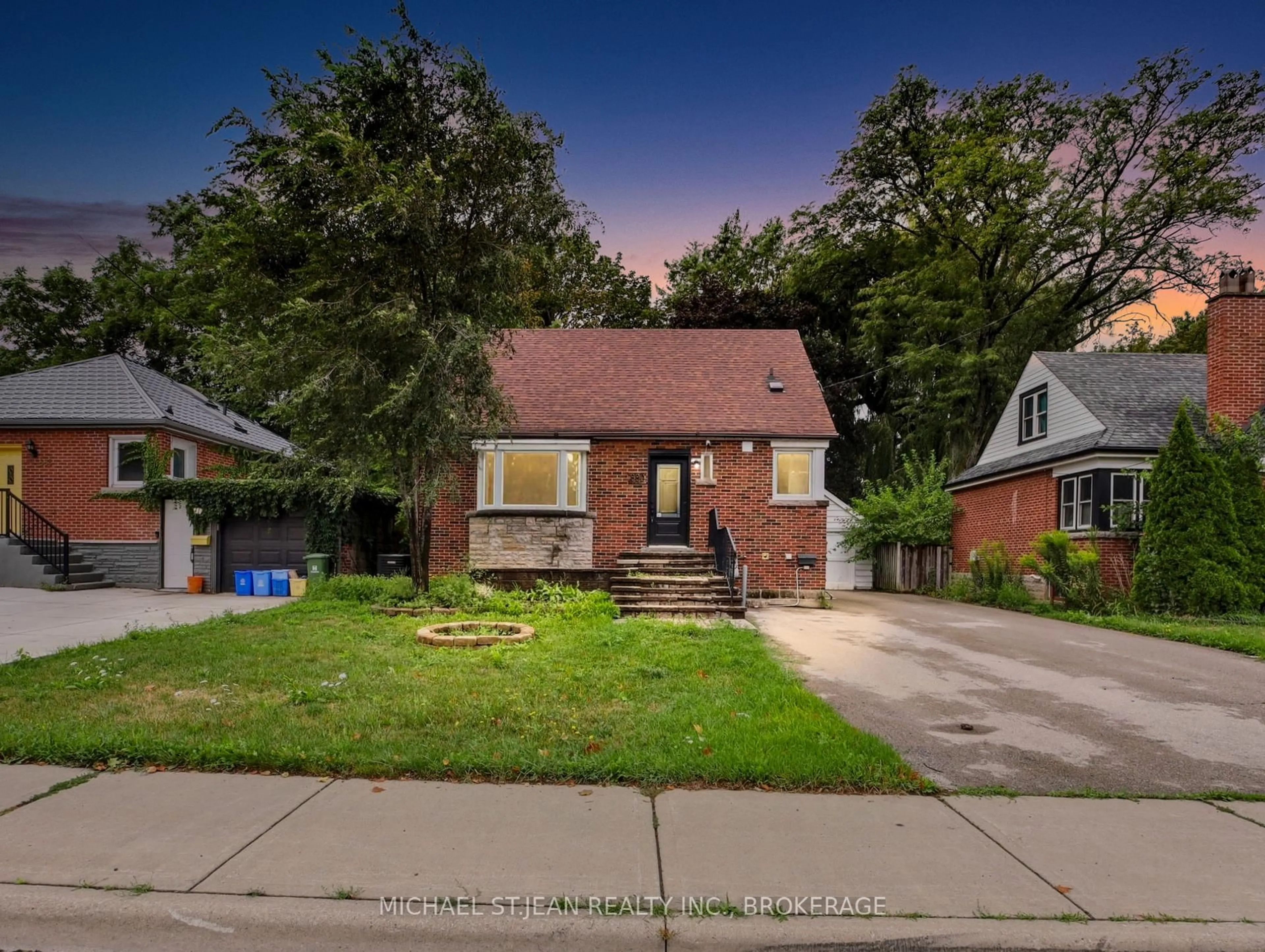 Home with brick exterior material, street for 880 Garth St, Hamilton Ontario L9C 4K9