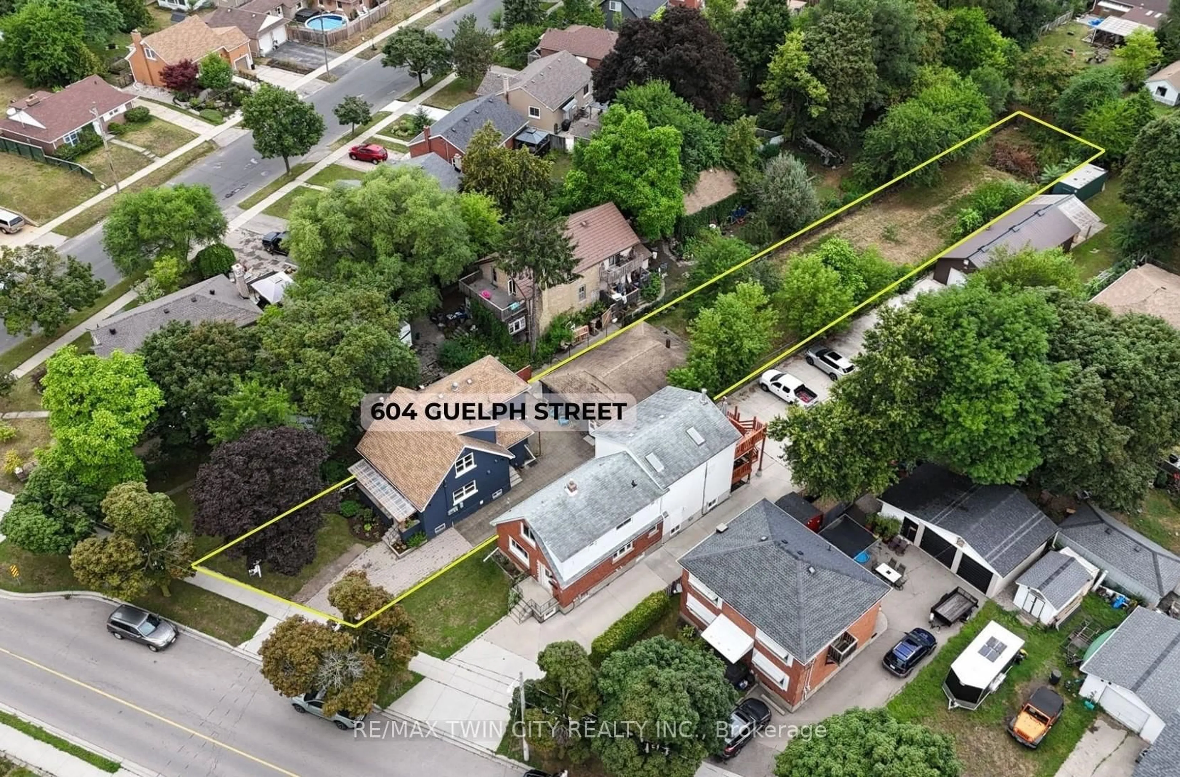 A pic from outside/outdoor area/front of a property/back of a property/a pic from drone, street for 604 Guelph St, Kitchener Ontario N2H 5Y6
