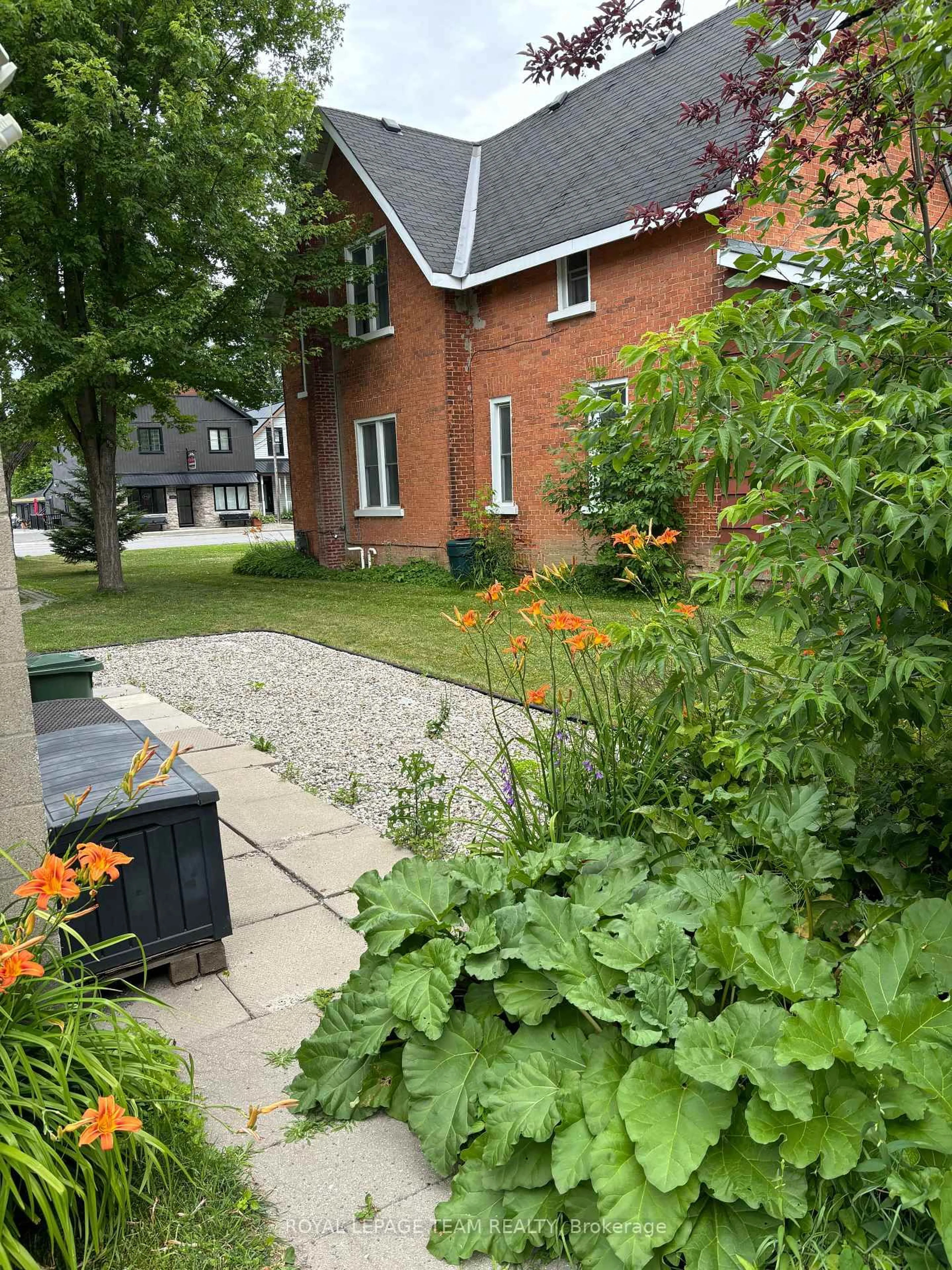A pic from outside/outdoor area/front of a property/back of a property/a pic from drone, street for 3462 McBean St, Richmond Ontario K0A 2Z0