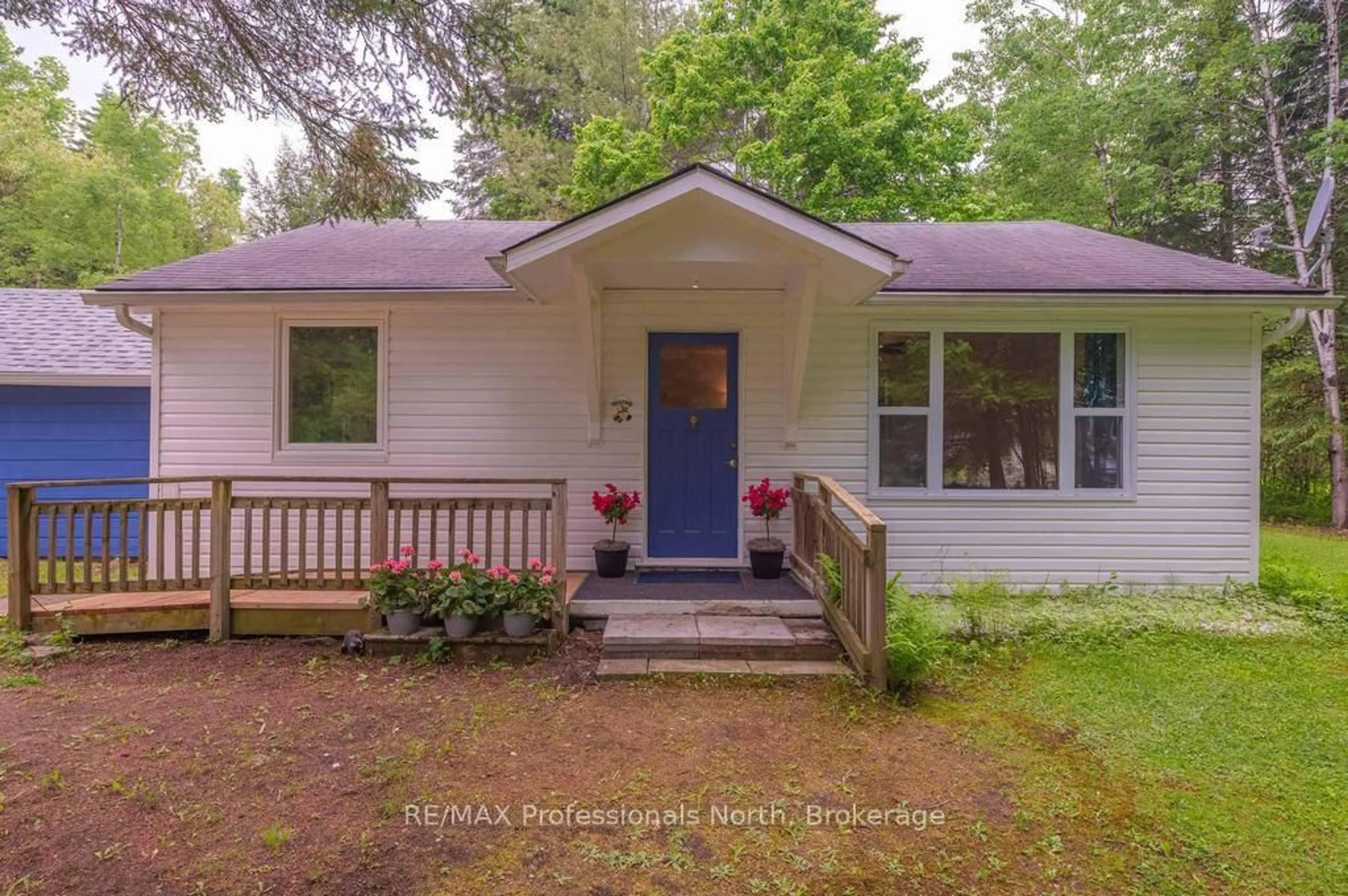 Home with vinyl exterior material, street for 7 Stouffer St, Minden Hills Ontario K0M 2K0