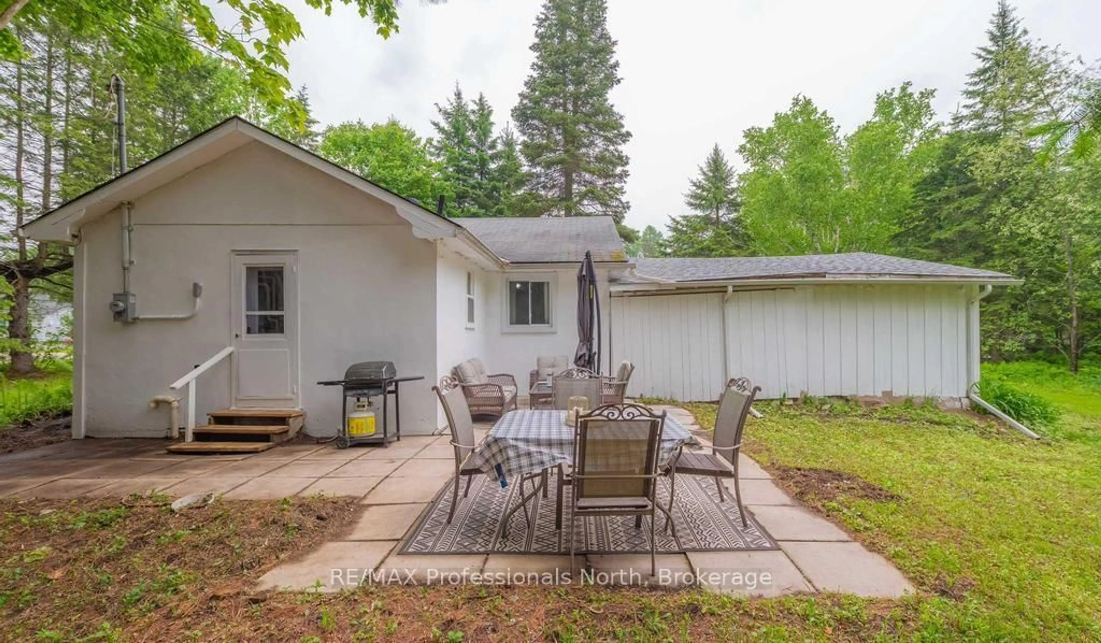 Patio, street for 7 Stouffer St, Minden Hills Ontario K0M 2K0