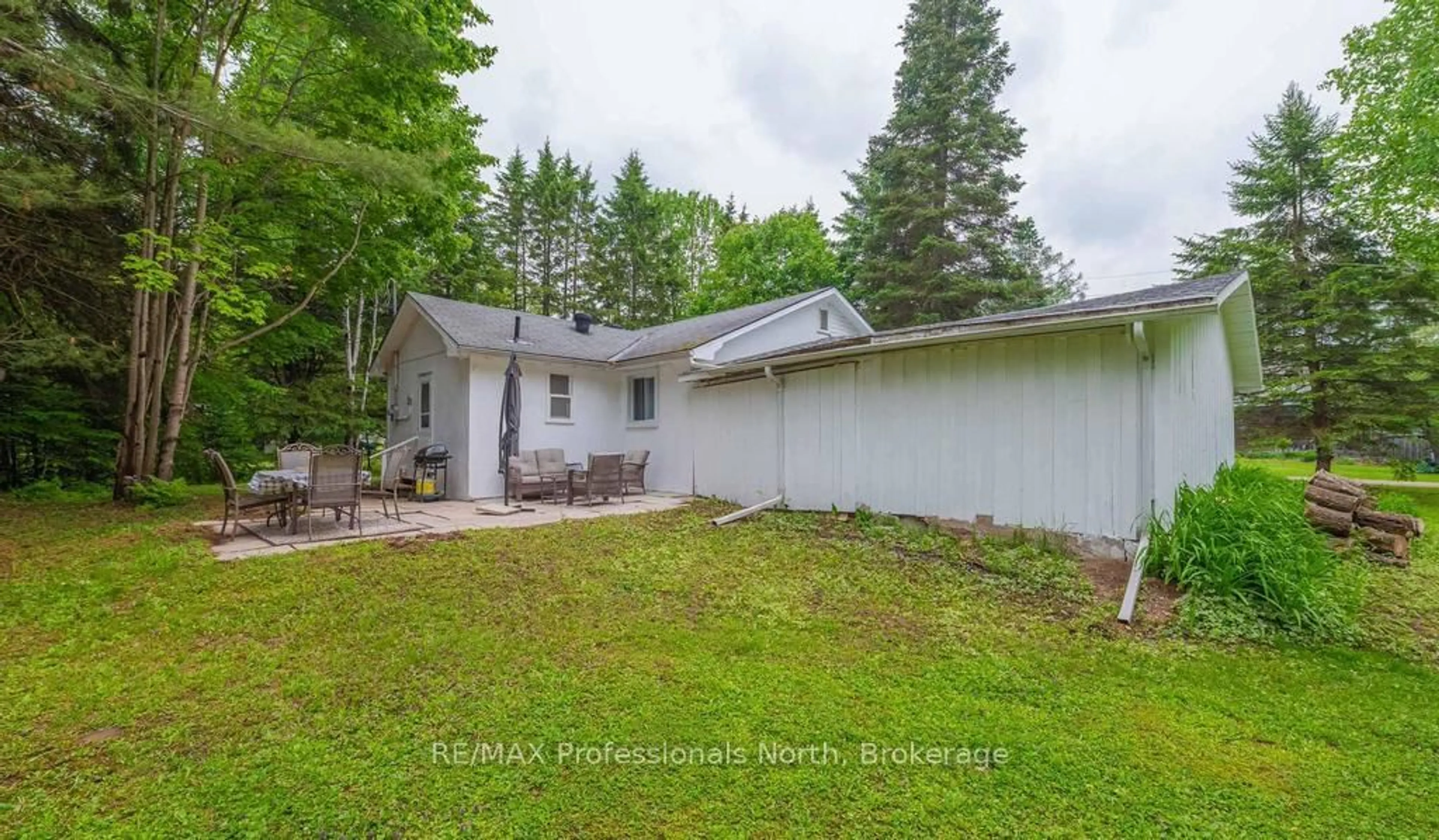 A pic from outside/outdoor area/front of a property/back of a property/a pic from drone, unknown for 7 Stouffer St, Minden Hills Ontario K0M 2K0