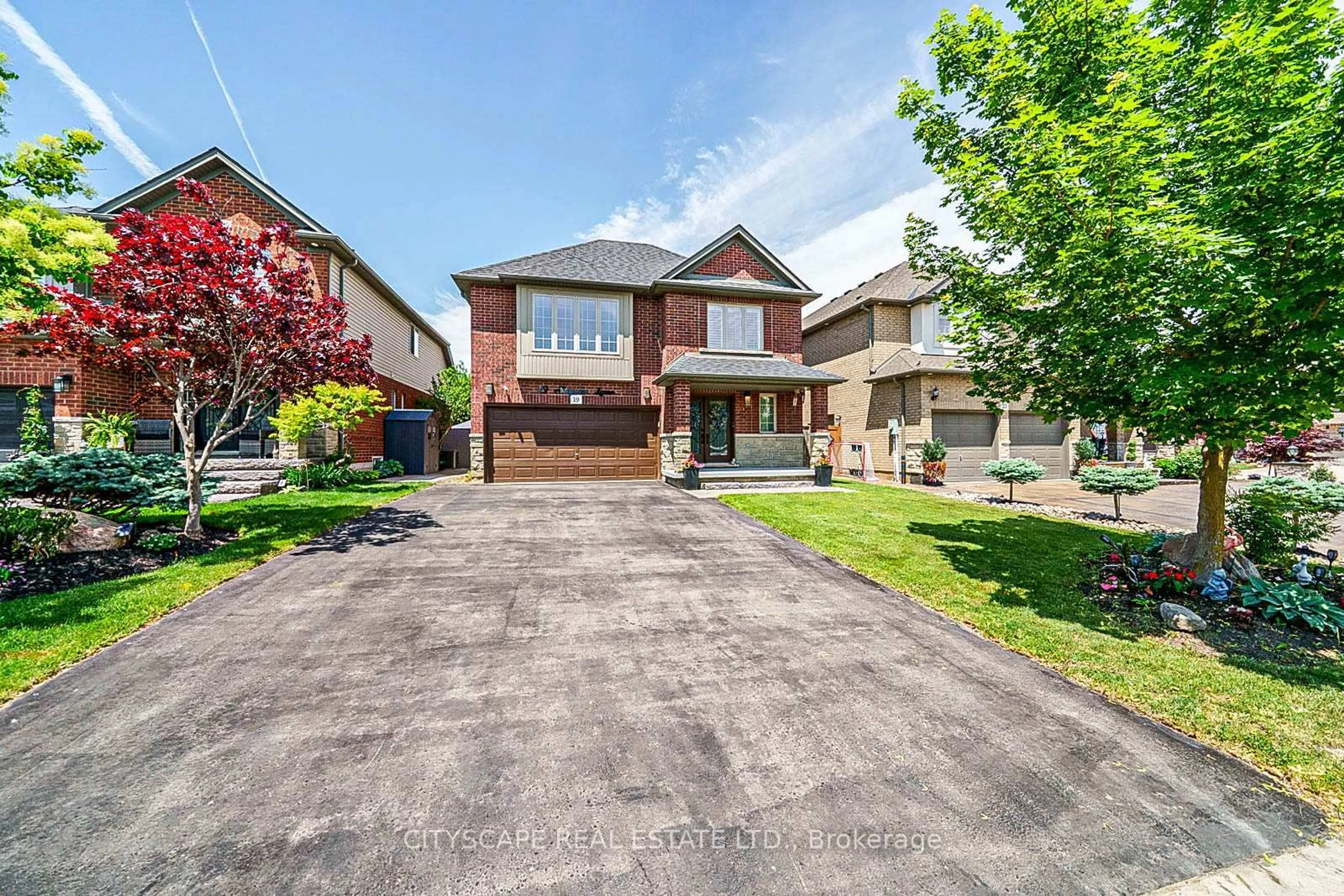 A pic from outside/outdoor area/front of a property/back of a property/a pic from drone, street for 19 Staples Lane, Hamilton Ontario L0R 1C0