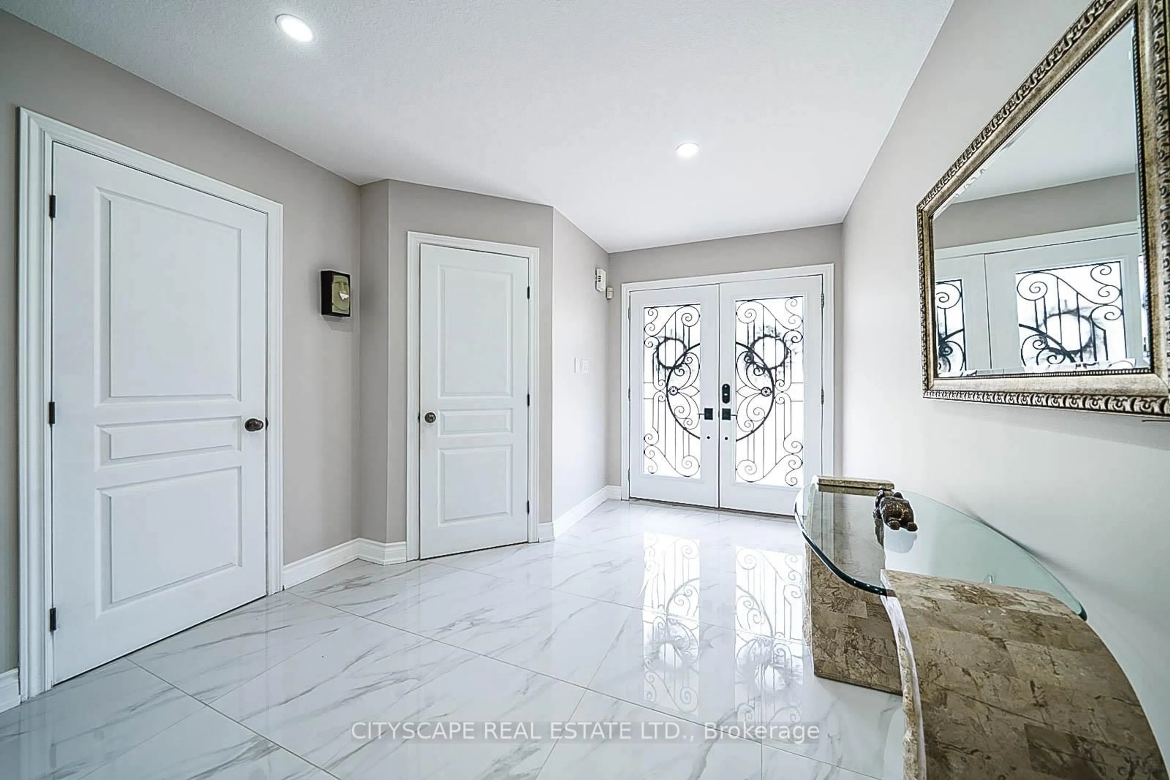 Indoor entryway for 19 Staples Lane, Hamilton Ontario L0R 1C0