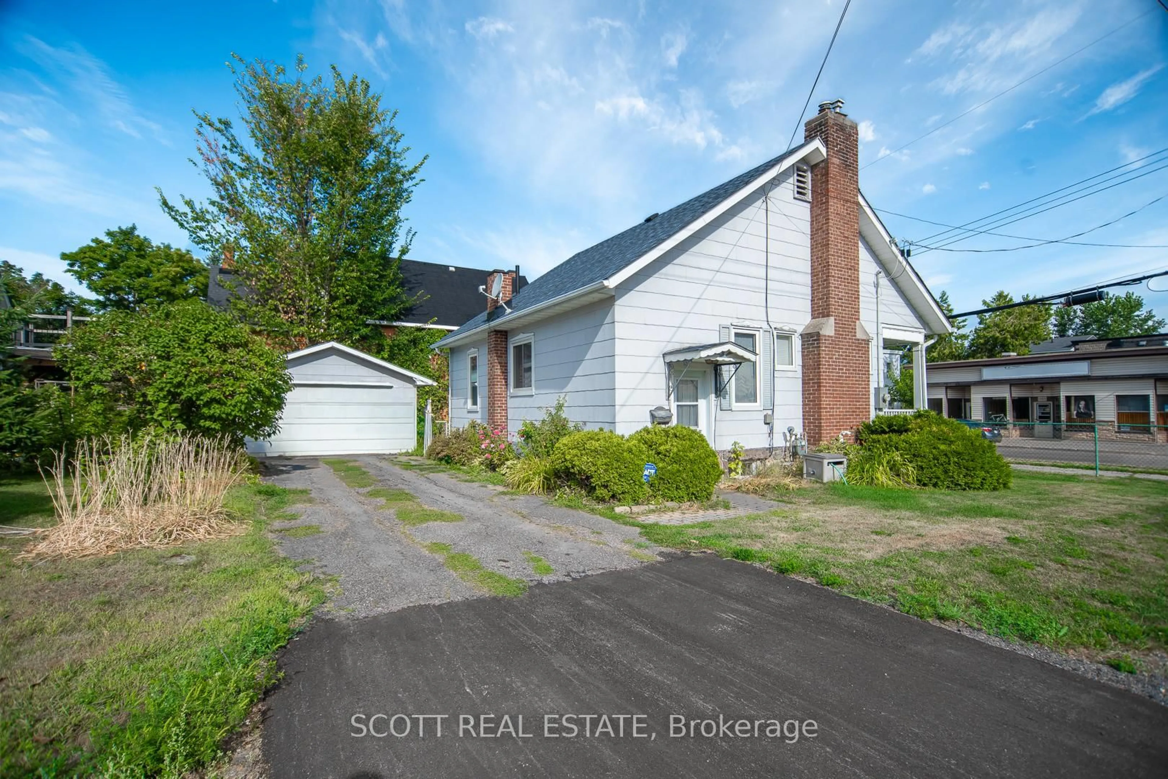 A pic from outside/outdoor area/front of a property/back of a property/a pic from drone, street for 382 Mary St, Pembroke Ontario K8A 5W5