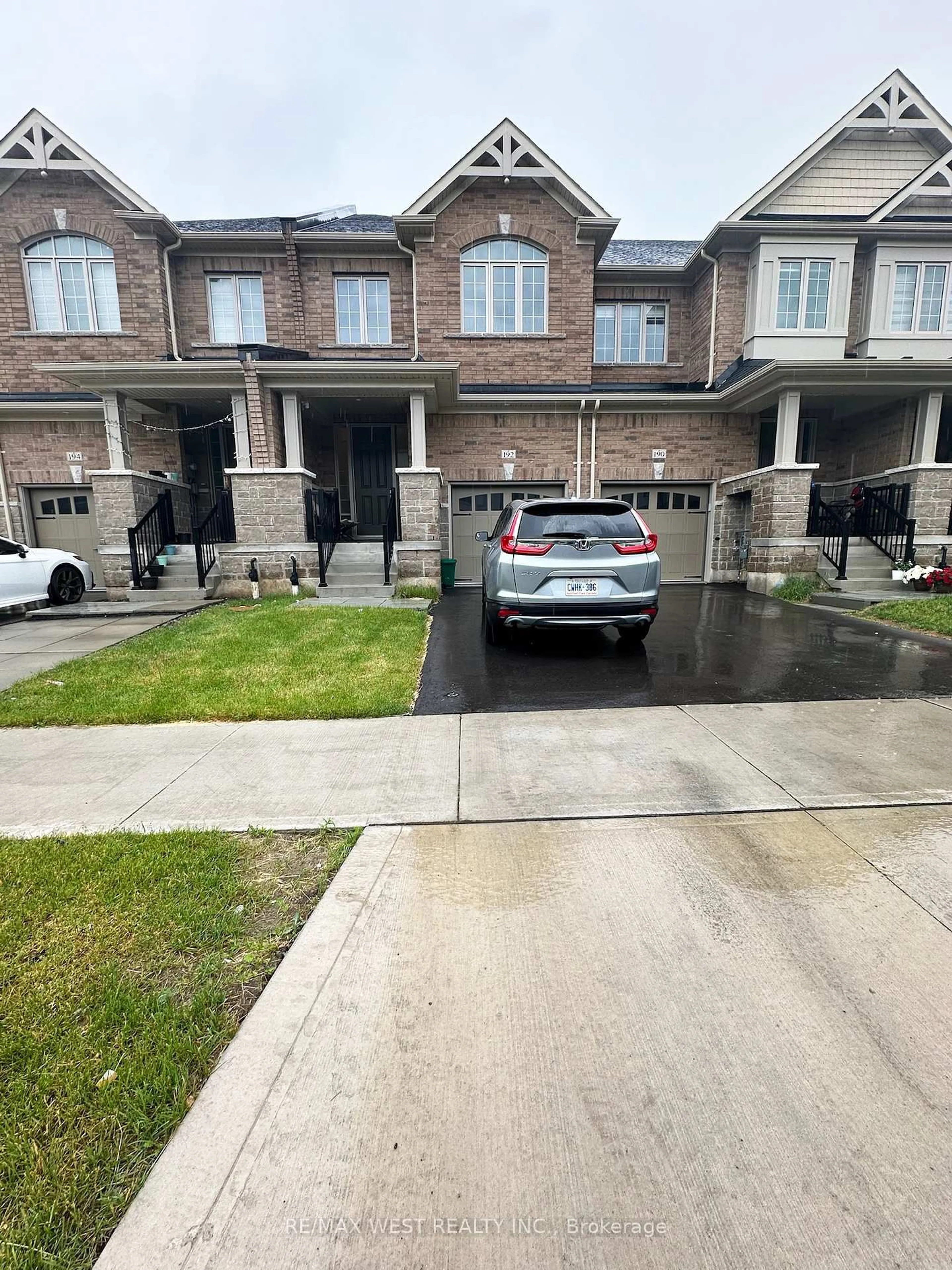 A pic from outside/outdoor area/front of a property/back of a property/a pic from drone, street for 192 broadacre Dr, Kitchener Ontario N0B 2E0