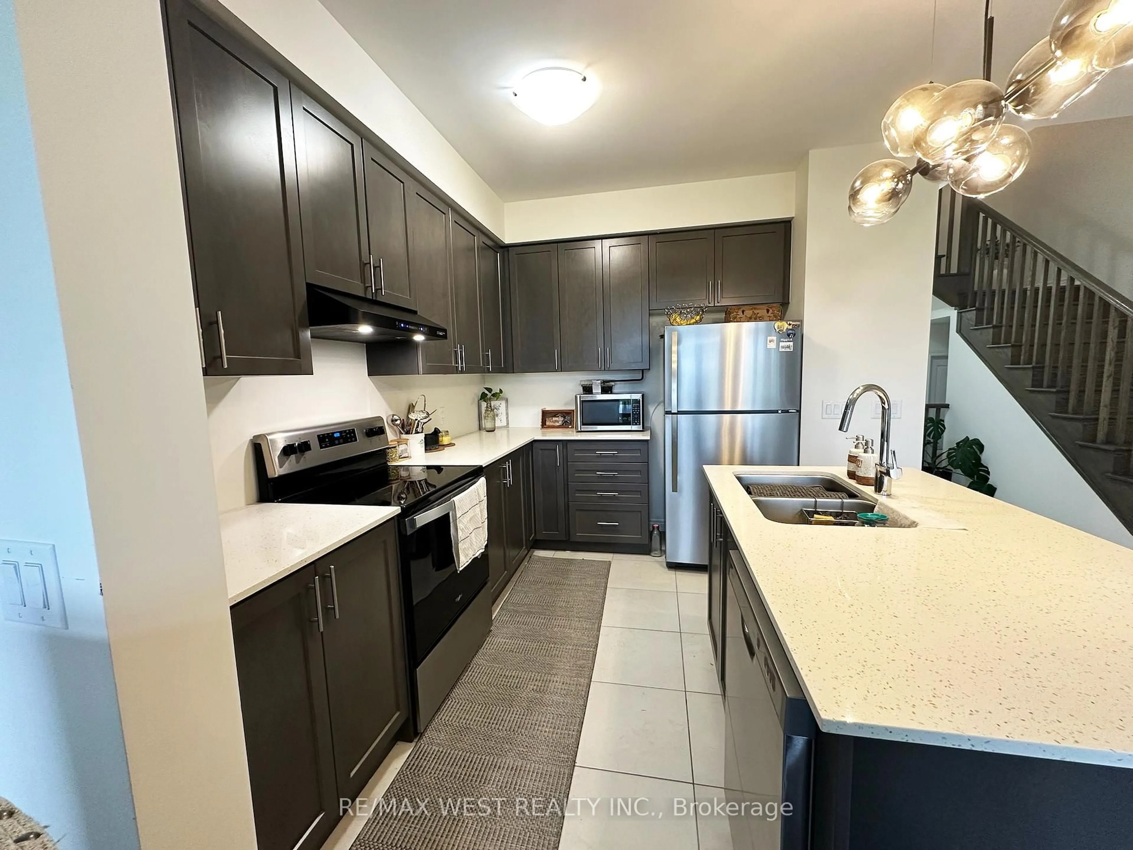Standard kitchen, ceramic/tile floor for 192 broadacre Dr, Kitchener Ontario N0B 2E0