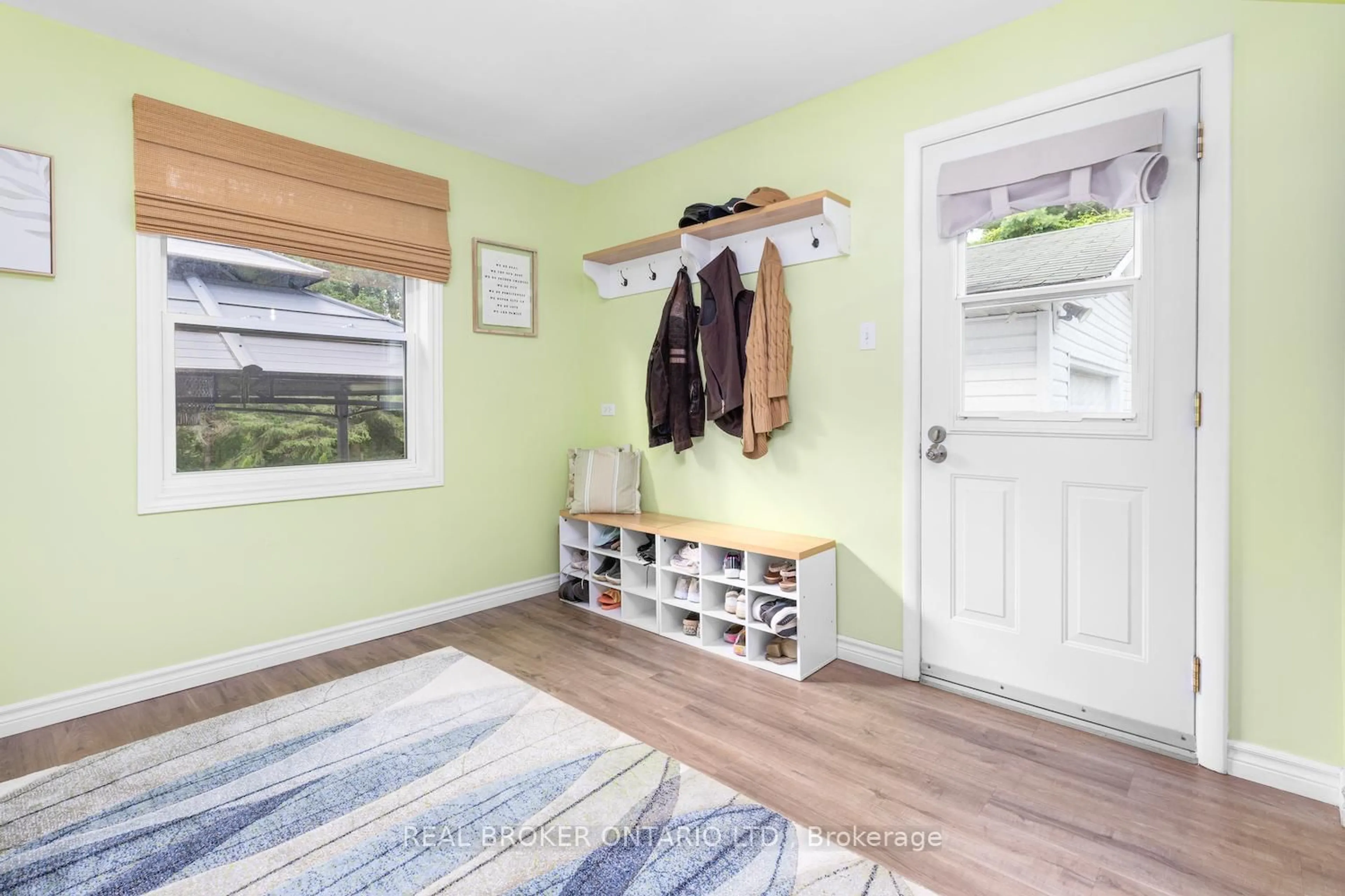 Indoor entryway for 2101 2nd Concession Rd, Elizabethtown-Kitley Ontario K6V 5T1