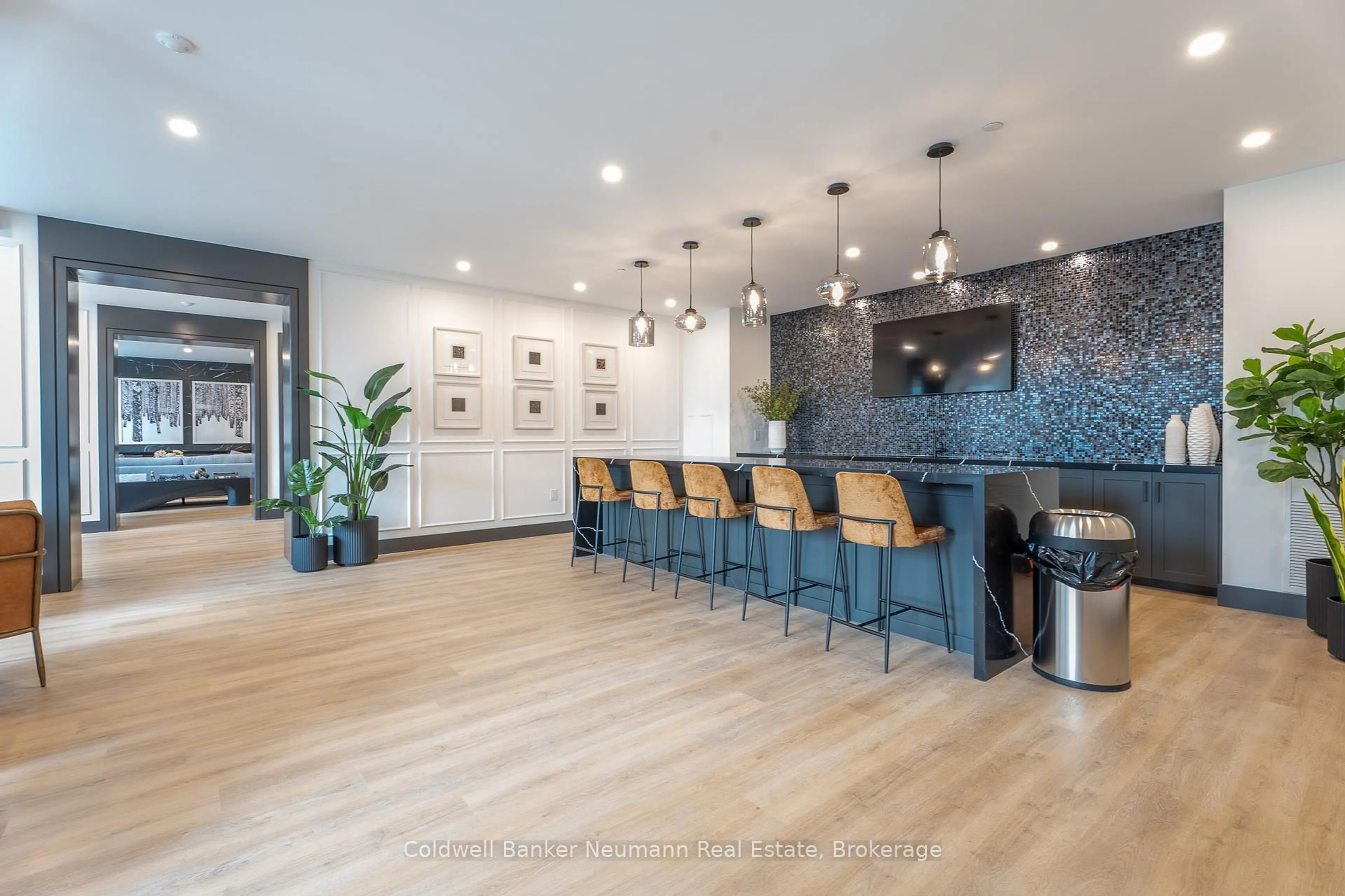 Unknown for 1882 Gordon St #208, Guelph Ontario N1L 0P6