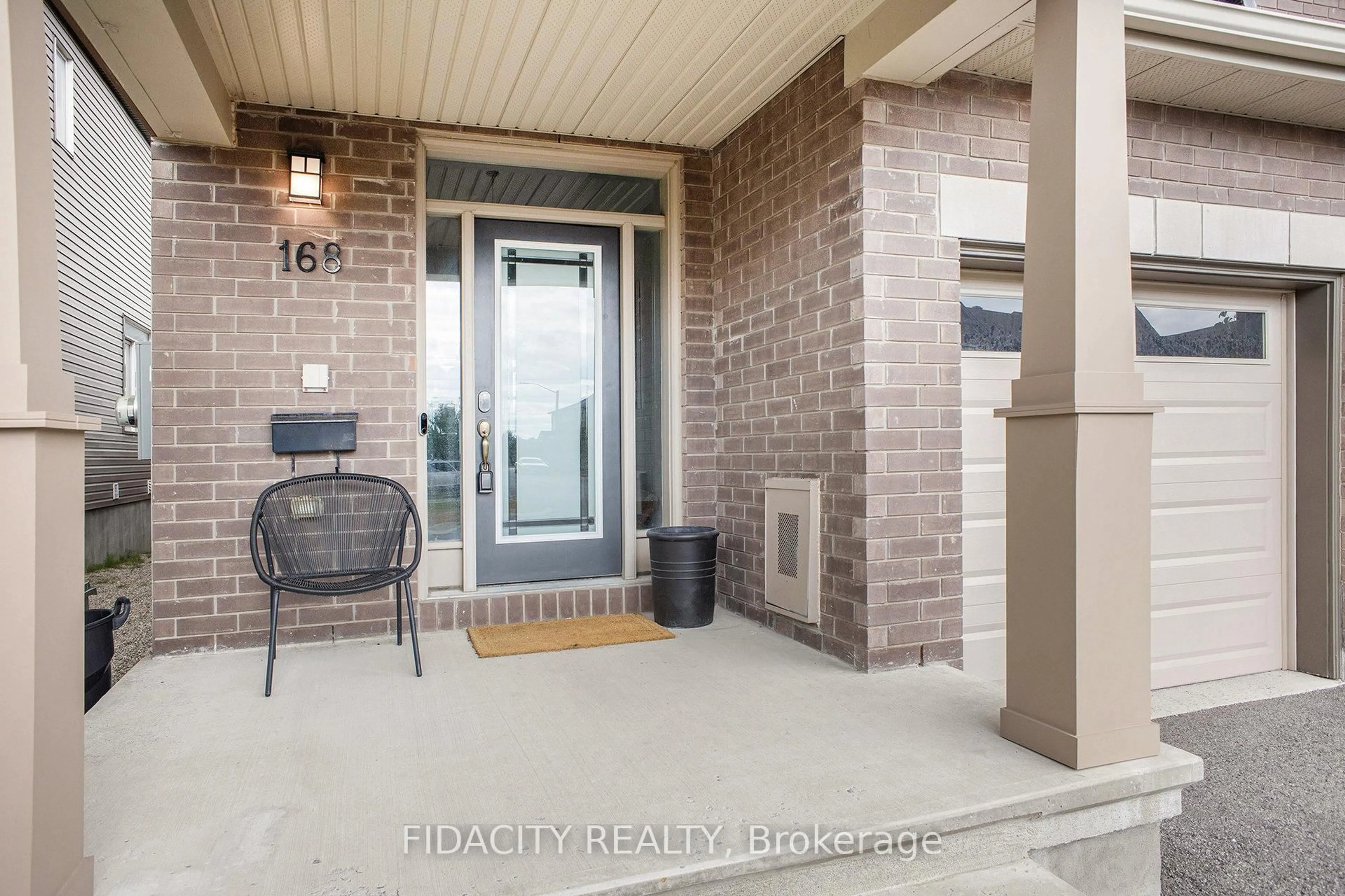 Indoor entryway for 168 Overberg Way, Ottawa Ontario K2S 0V8