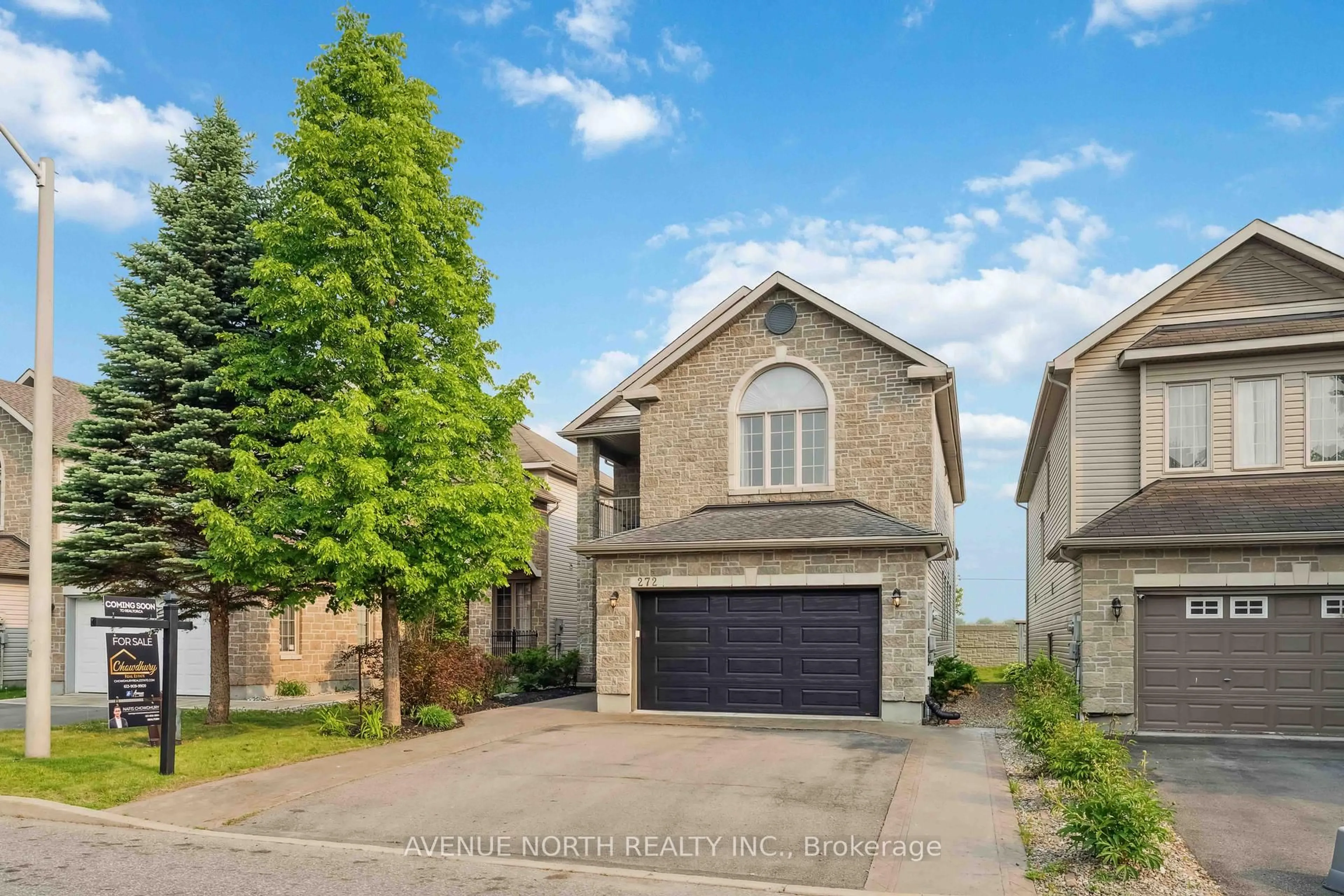 A pic from outside/outdoor area/front of a property/back of a property/a pic from drone, street for 272 Trail Side Circ, Ottawa Ontario K4A 5B1