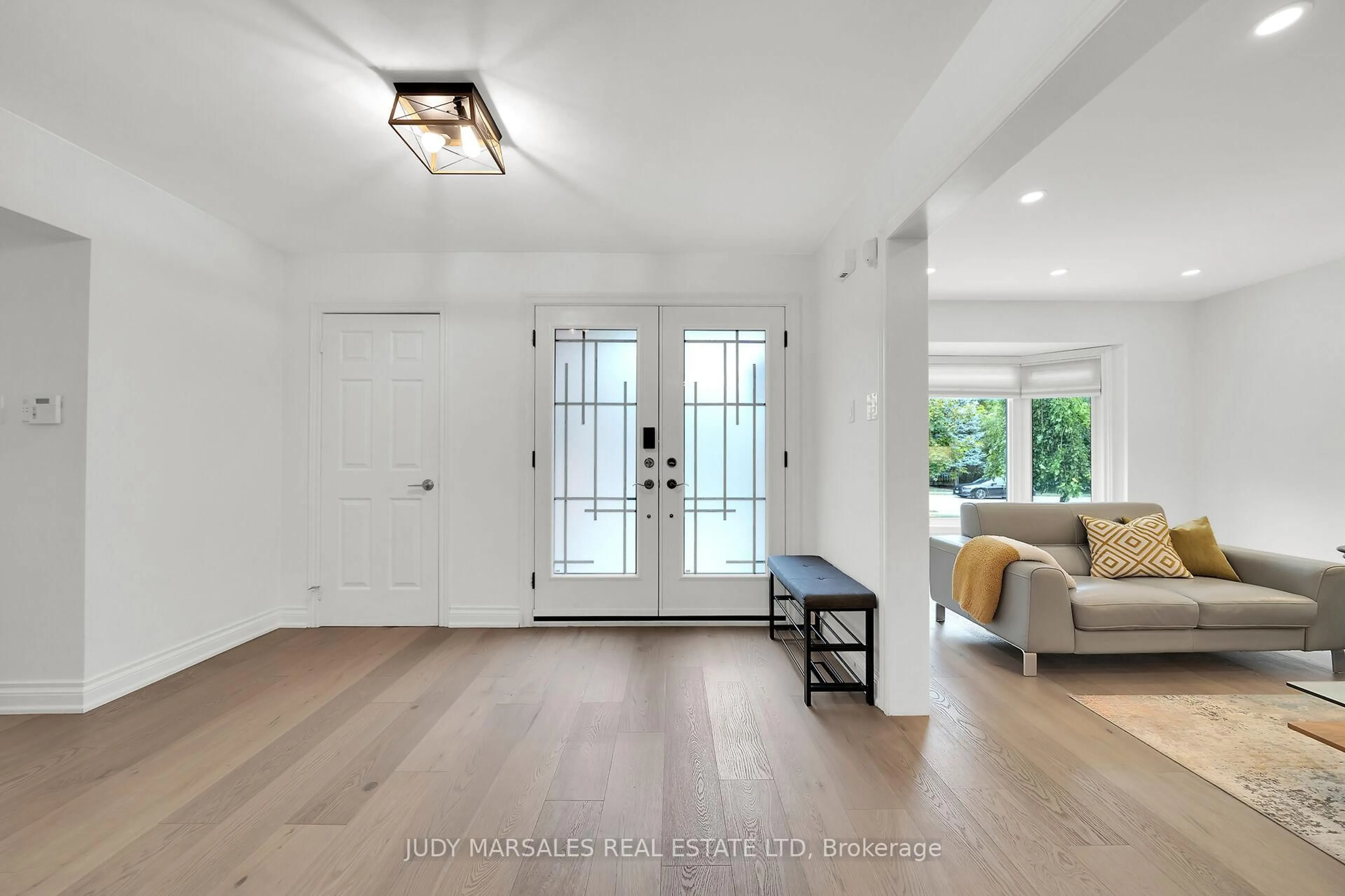 Indoor entryway for 26 Huntingwood Ave, Hamilton Ontario L9H 6V9
