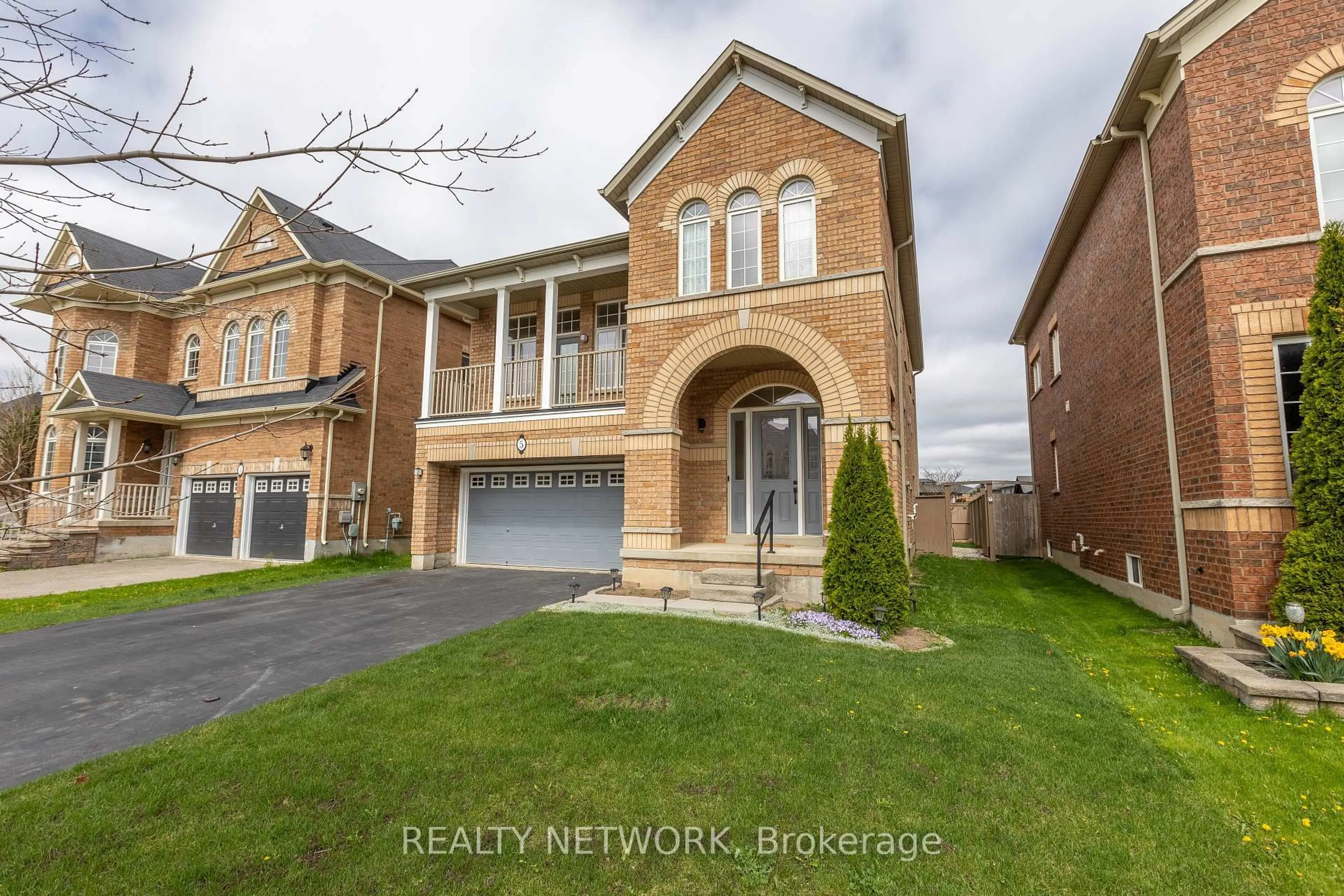 Home with brick exterior material, street for 5 JuneBerry Rd, Thorold Ontario L2V 0B2