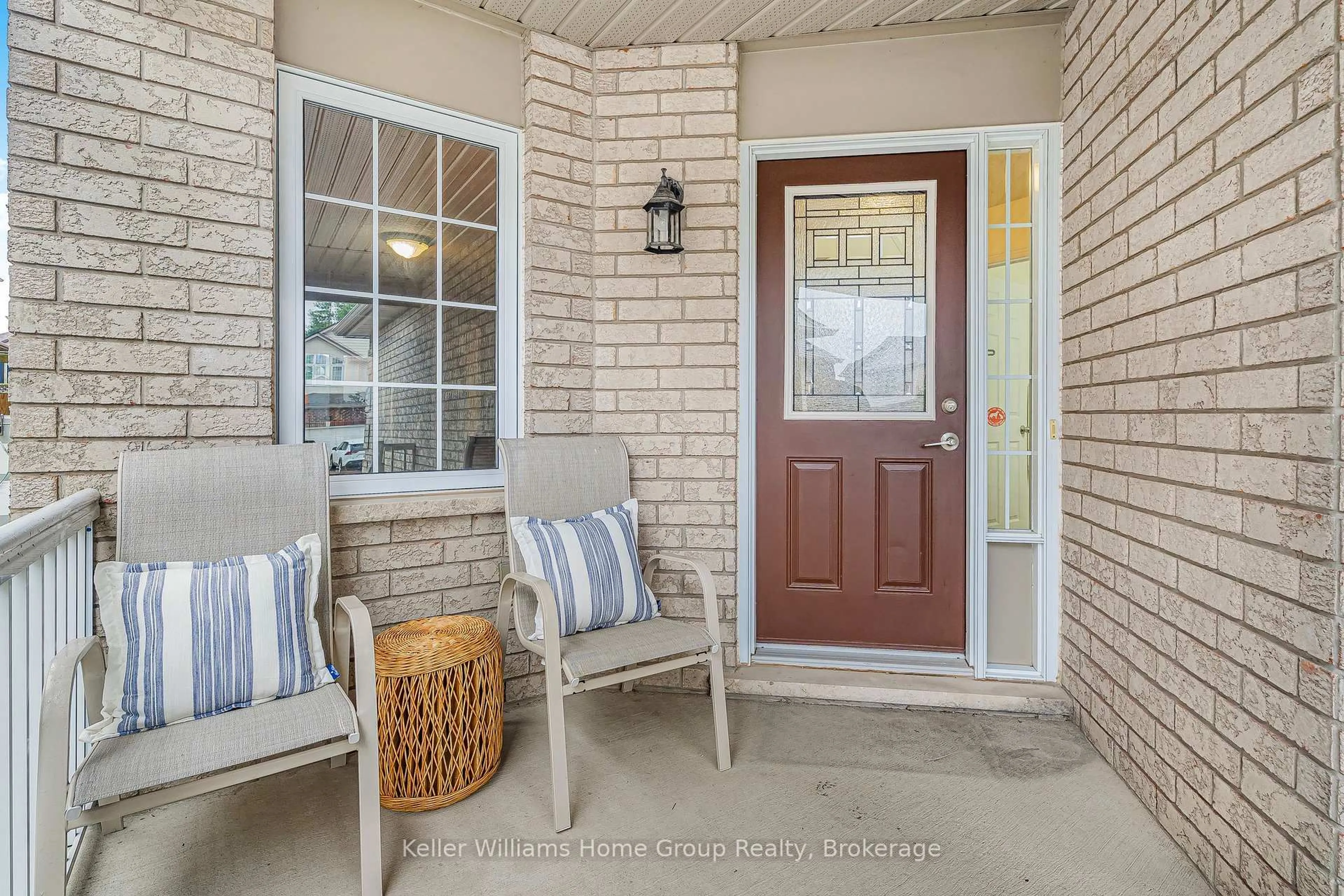 Indoor entryway for 90 Udvari Cres, Kitchener Ontario N2N 0A2