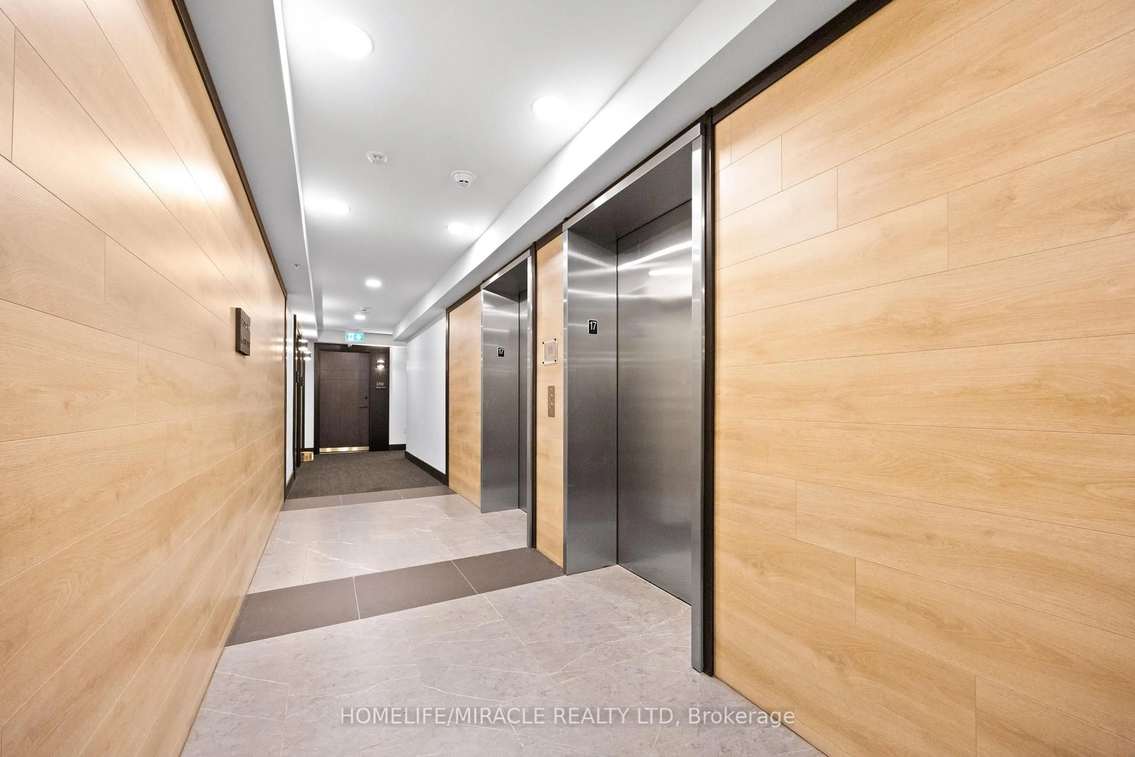 Indoor foyer for 145 Columbia St #1711, Waterloo Ontario N2L 0K7