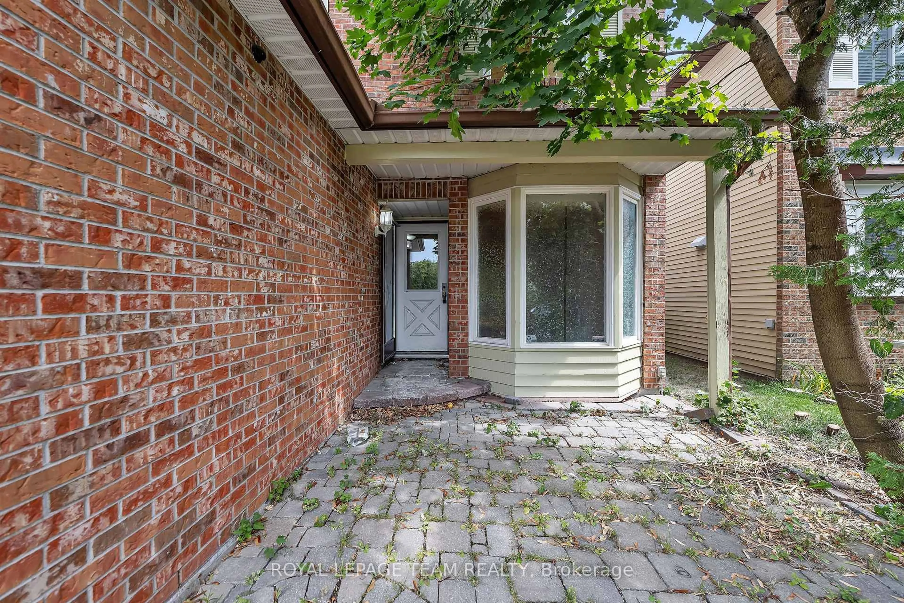 Unknown for 1843 Brousseau Cres, Ottawa Ontario K1C 2Y5