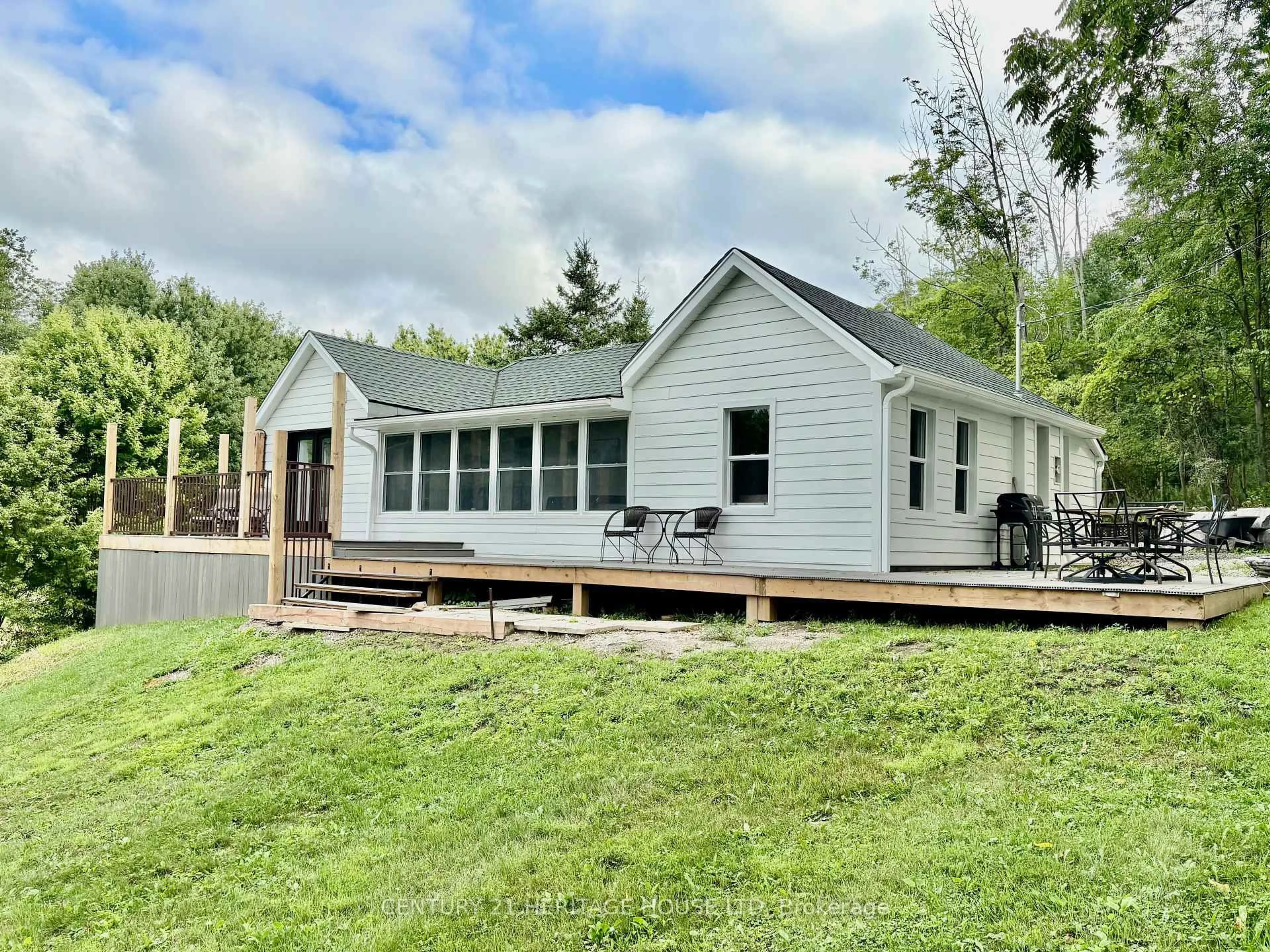 Home with vinyl exterior material, unknown for 3490 Waneeta Dr, Malahide Ontario N5H 2R2