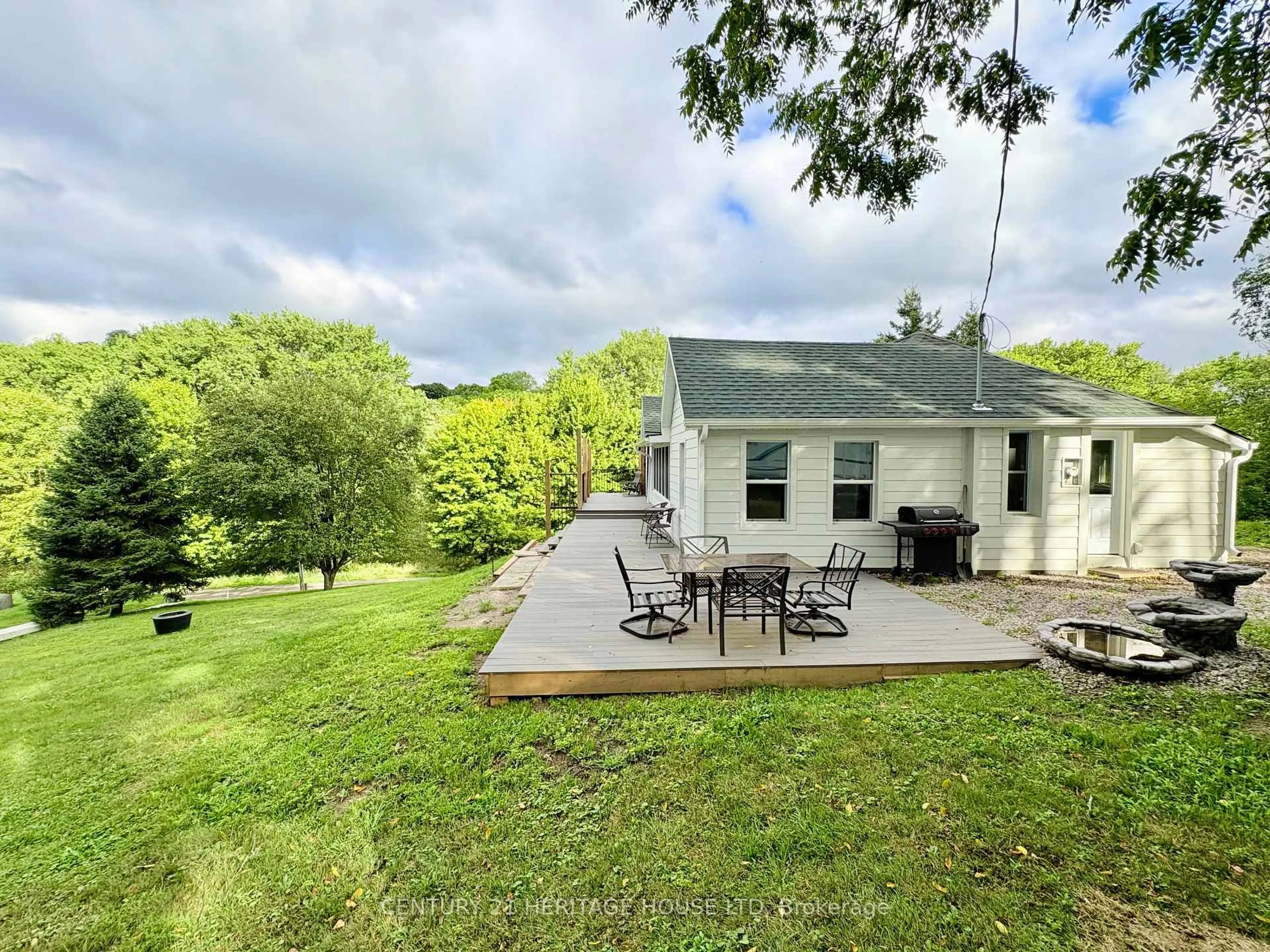 A pic from outside/outdoor area/front of a property/back of a property/a pic from drone, water/lake/river/ocean view for 3490 Waneeta Dr, Malahide Ontario N5H 2R2