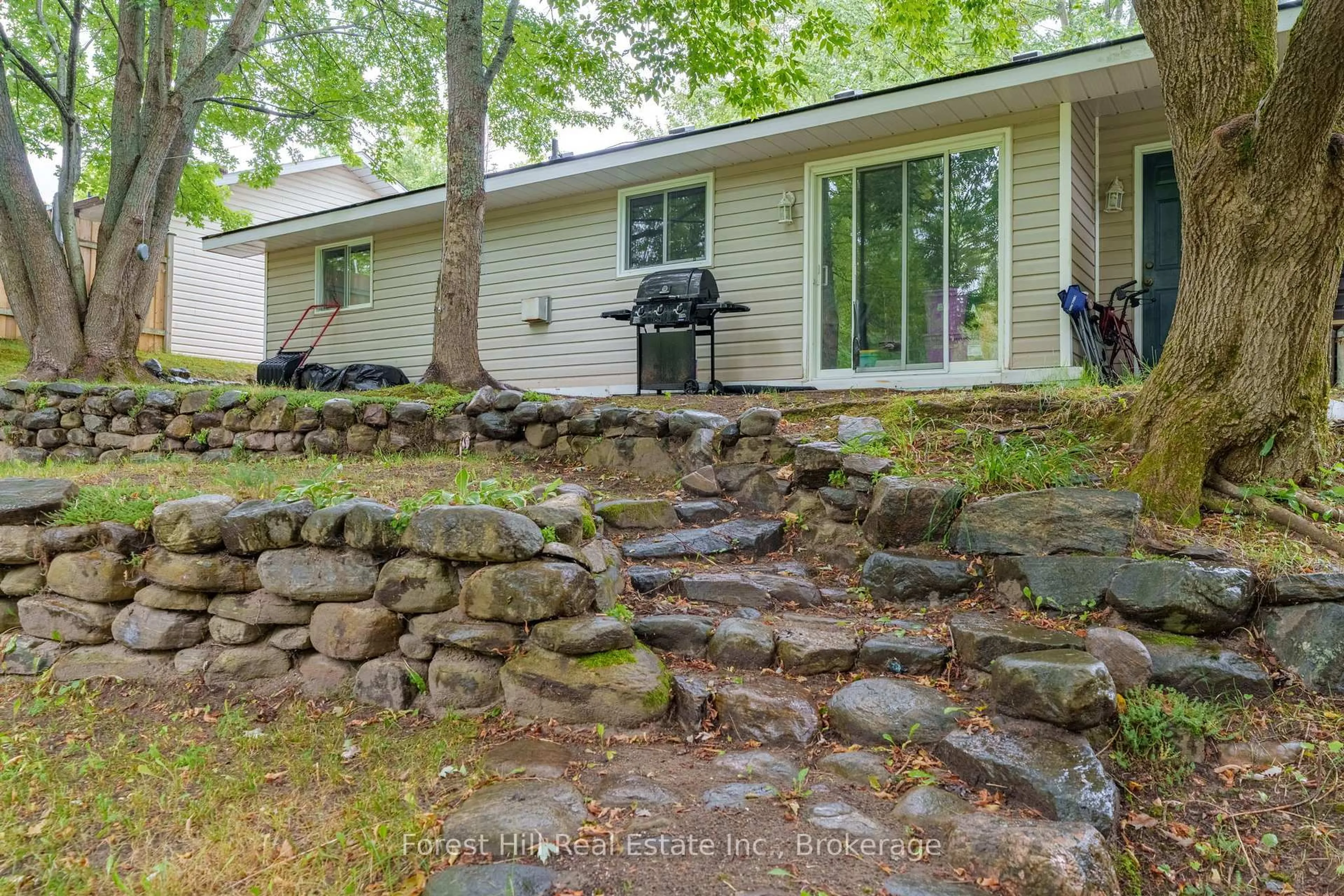 Patio, water/lake/river/ocean view for 12 Crestview Dr, Huntsville Ontario P1H 1S8