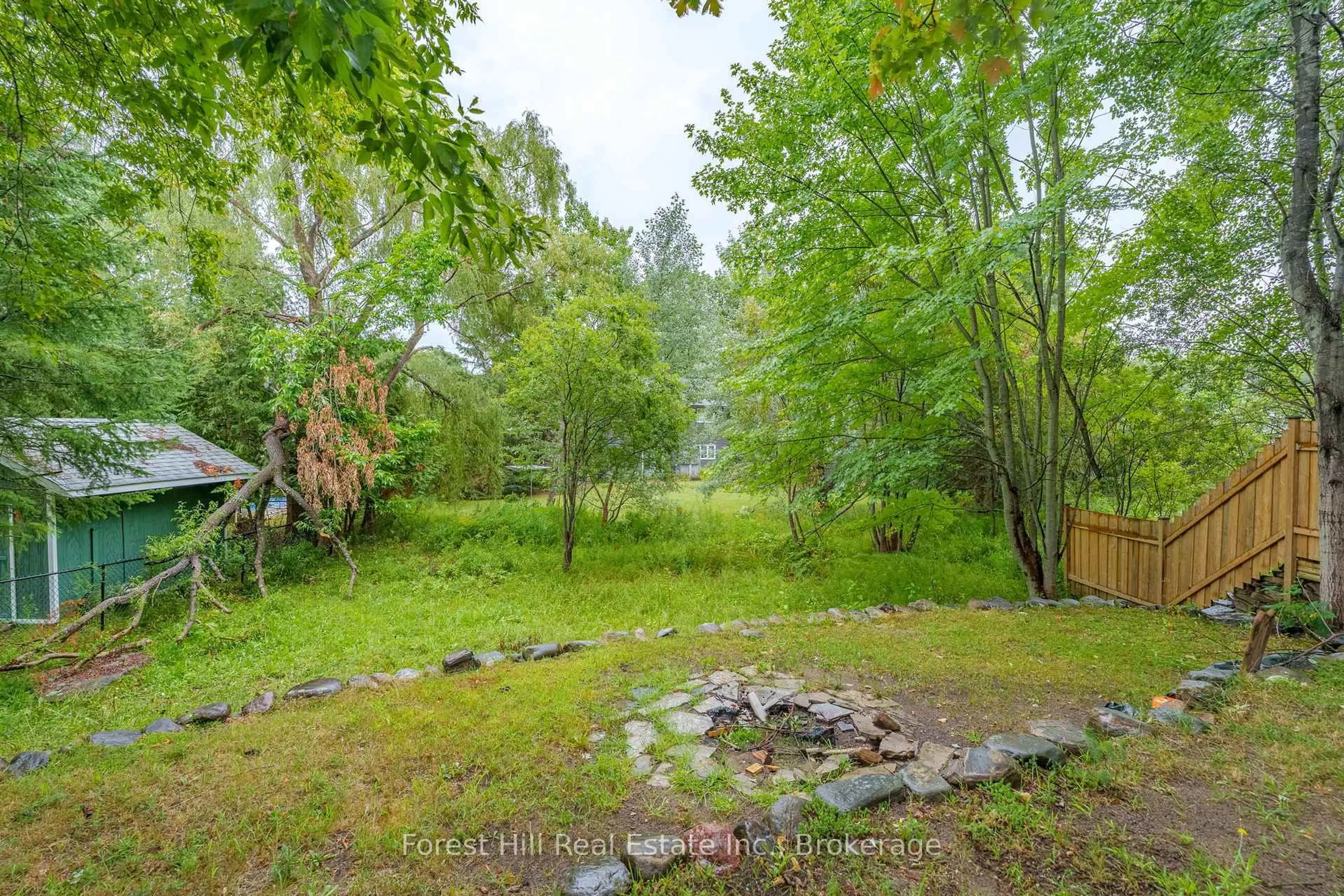 Patio, forest/trees view for 12 Crestview Dr, Huntsville Ontario P1H 1S8