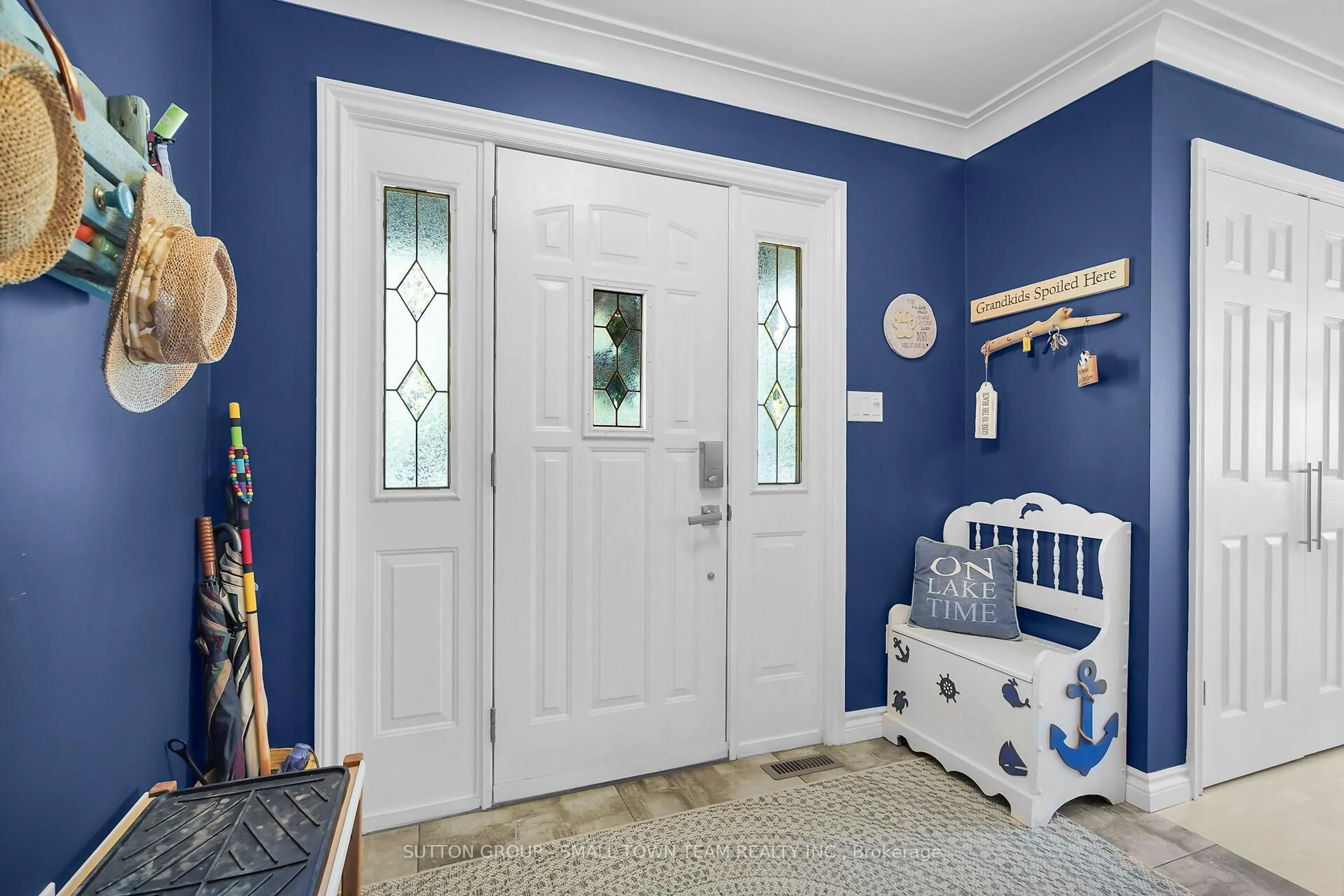 Indoor entryway for 71259 William St, Bluewater Ontario N0M 1N0