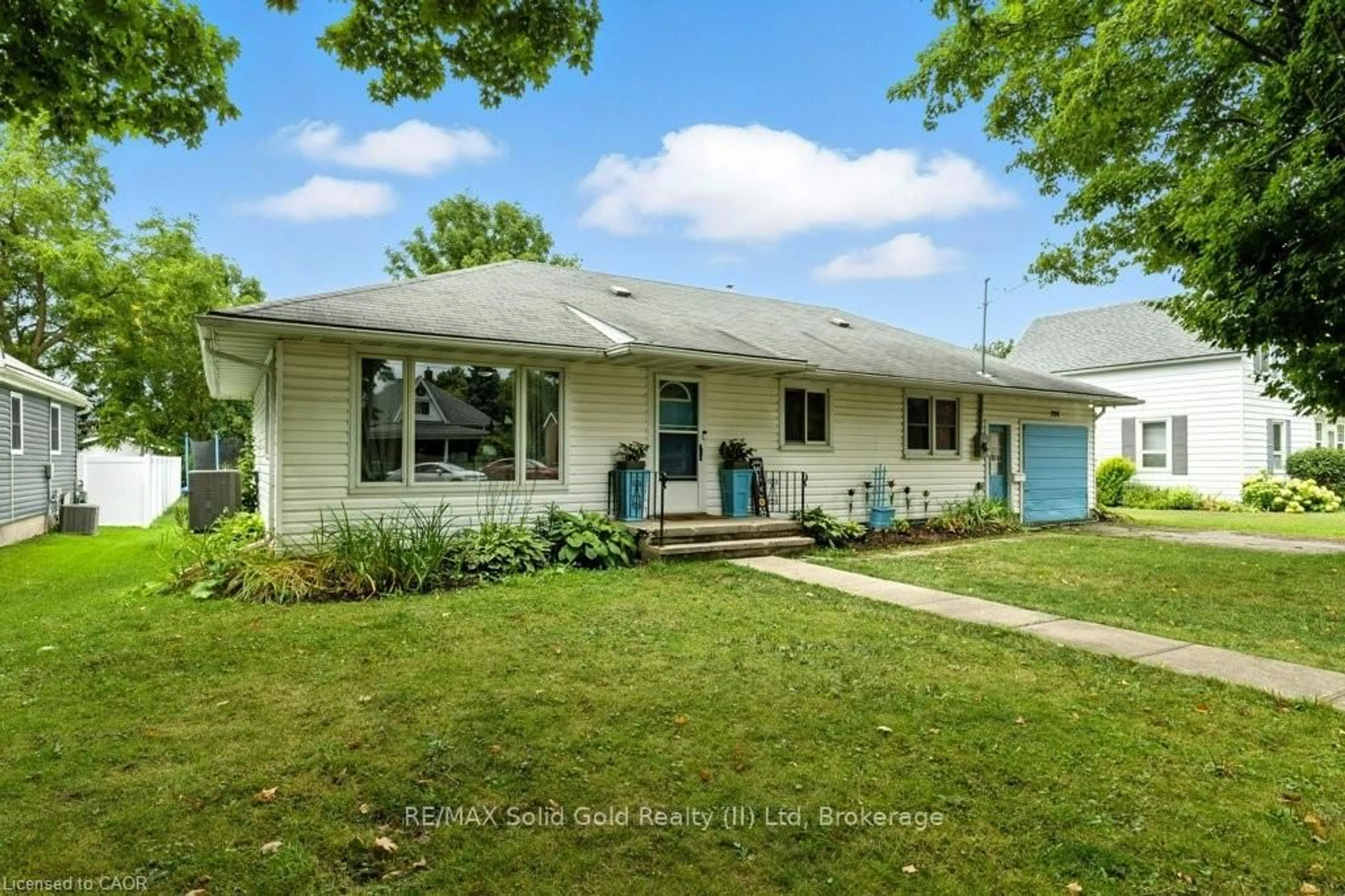 Home with vinyl exterior material, street for 208 King St, North Perth Ontario N0G 1B0