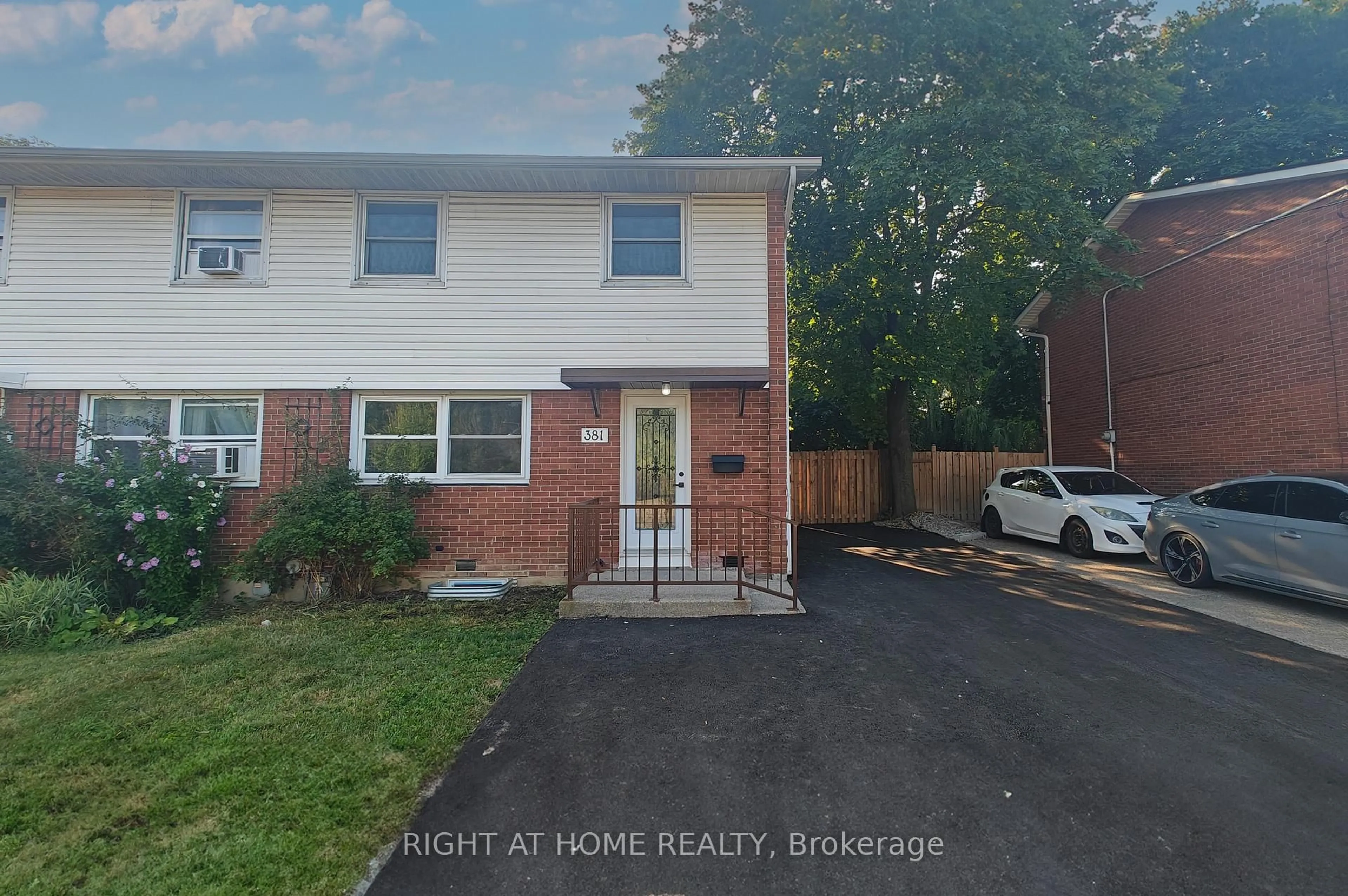 Unknown for 381 East 23rd St, Hamilton Ontario L8V 2X5