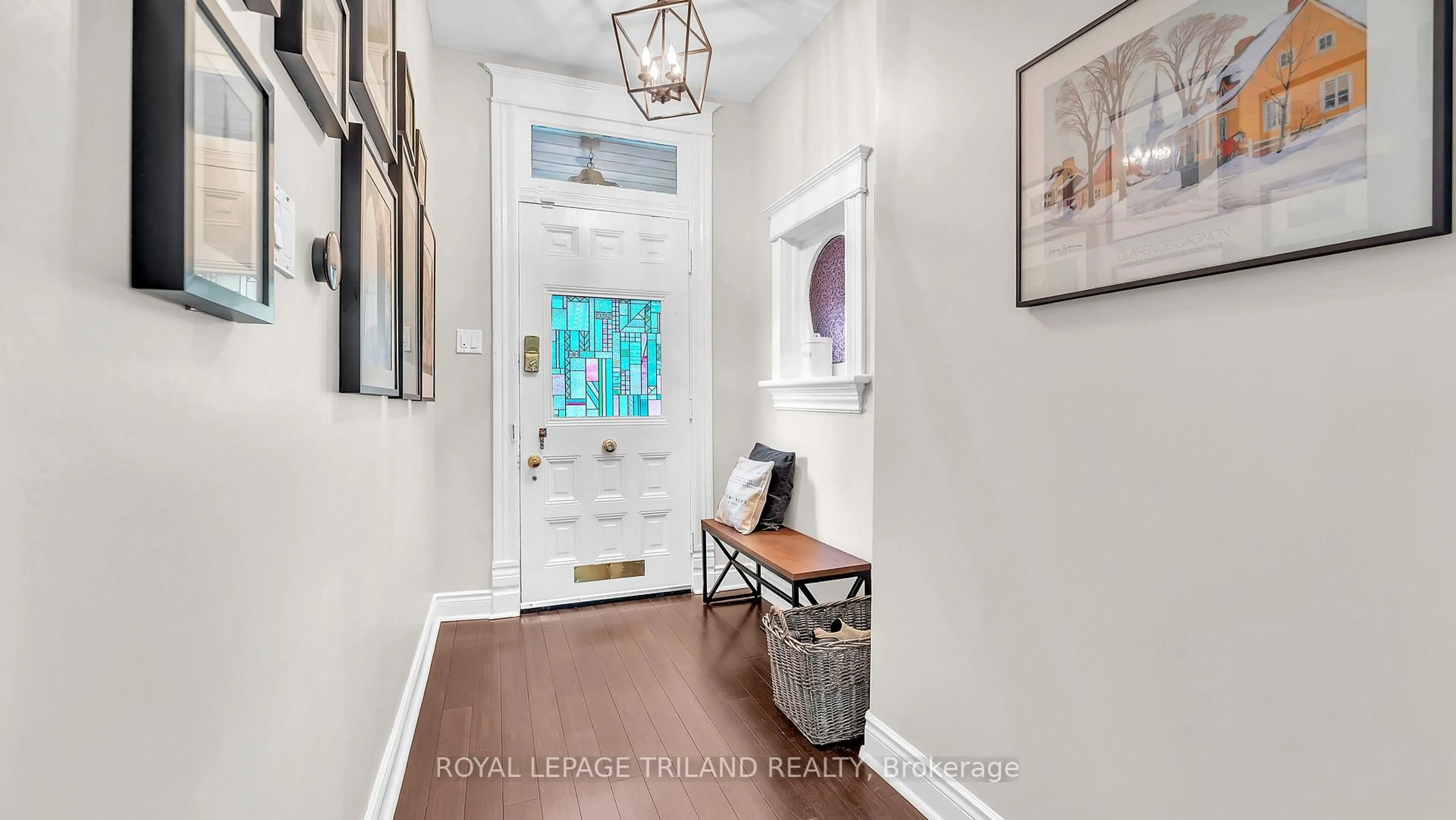 Indoor entryway for 440 Piccadilly St, London North Ontario N5Y 3G3