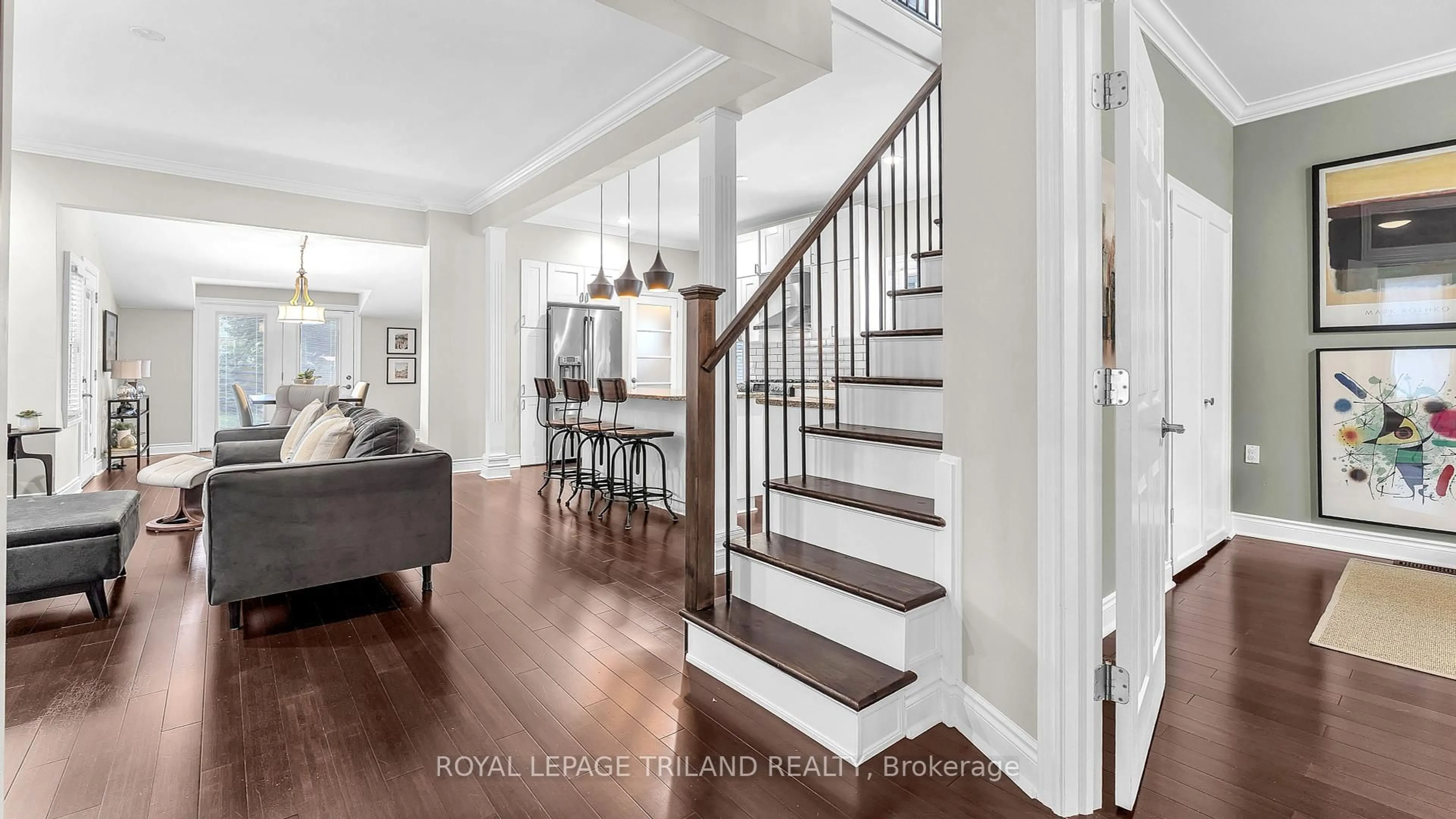 Indoor entryway for 440 Piccadilly St, London North Ontario N5Y 3G3