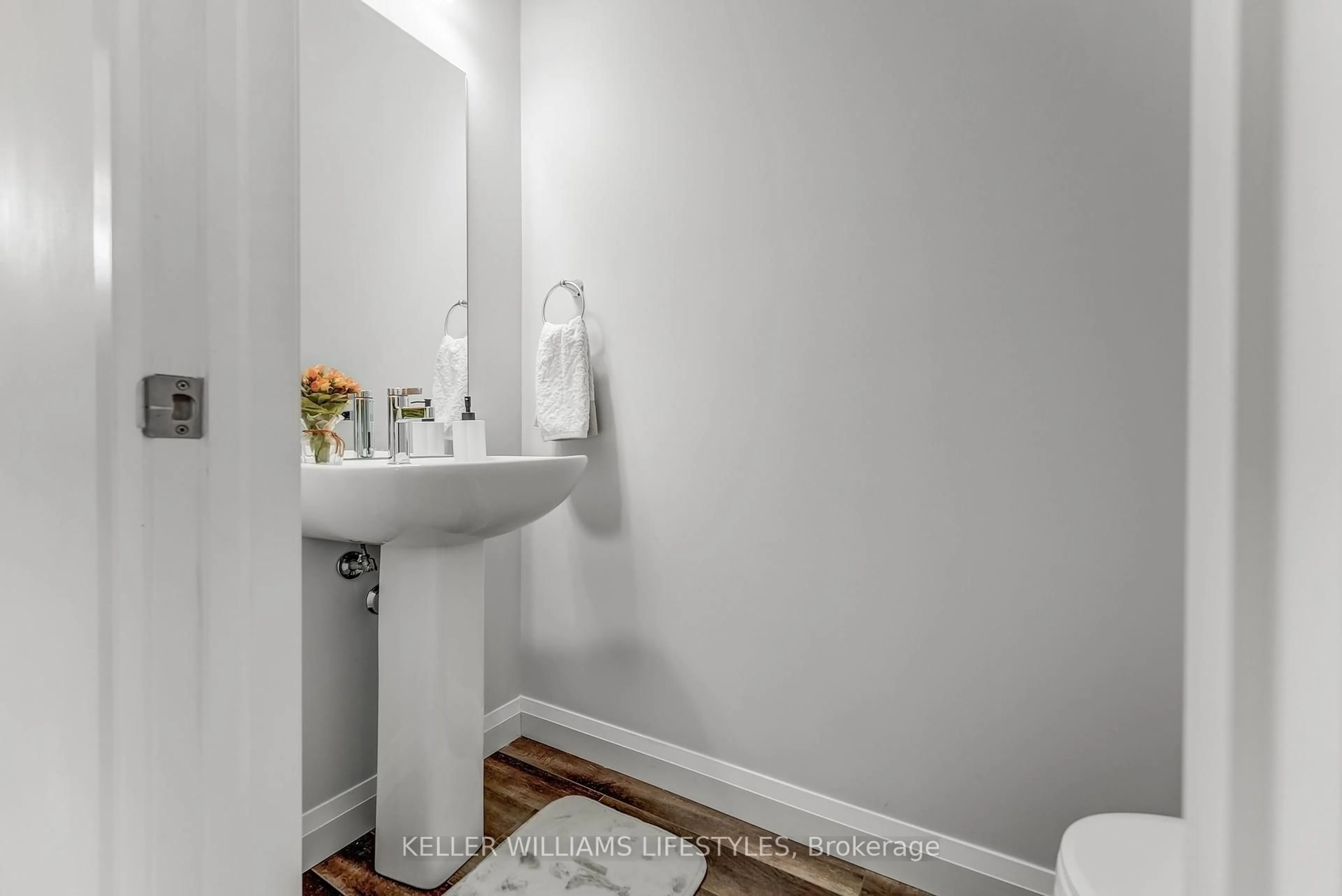 Standard bathroom, ceramic/tile floor for 819 Kleinburg Dr #22, London North Ontario N5X 3Z1