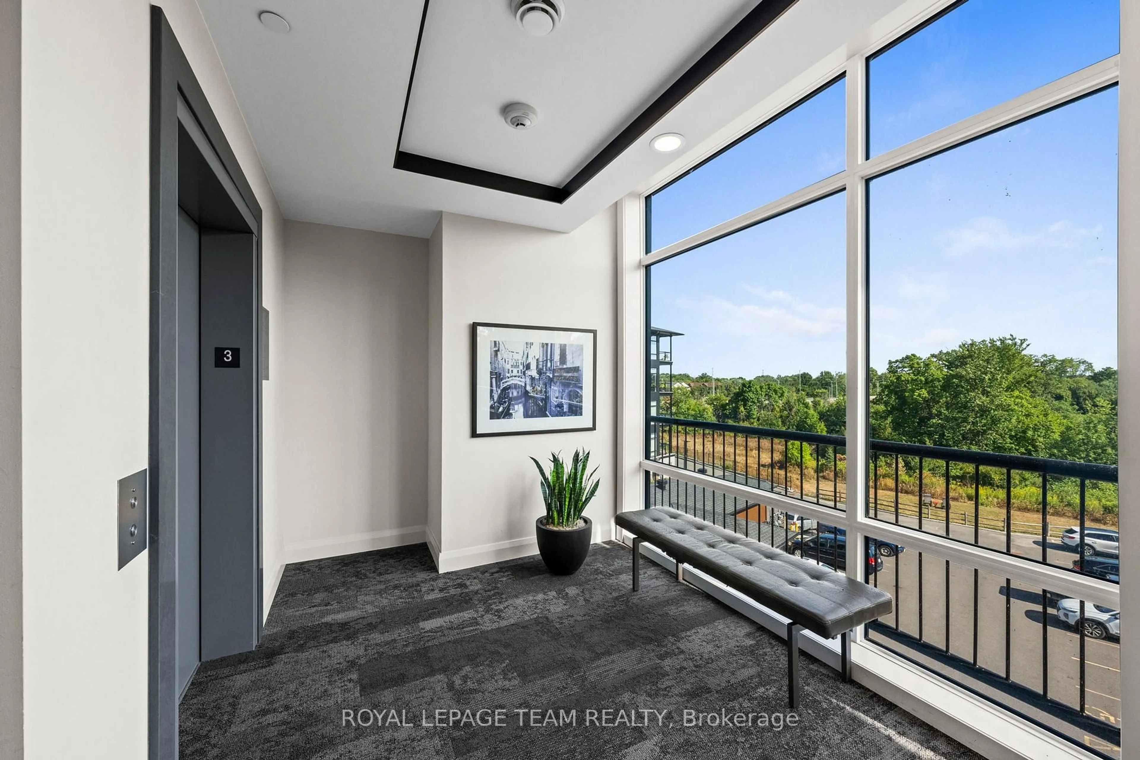 Indoor entryway for 110 Cortile Private #310, Ottawa Ontario K1V 2S8