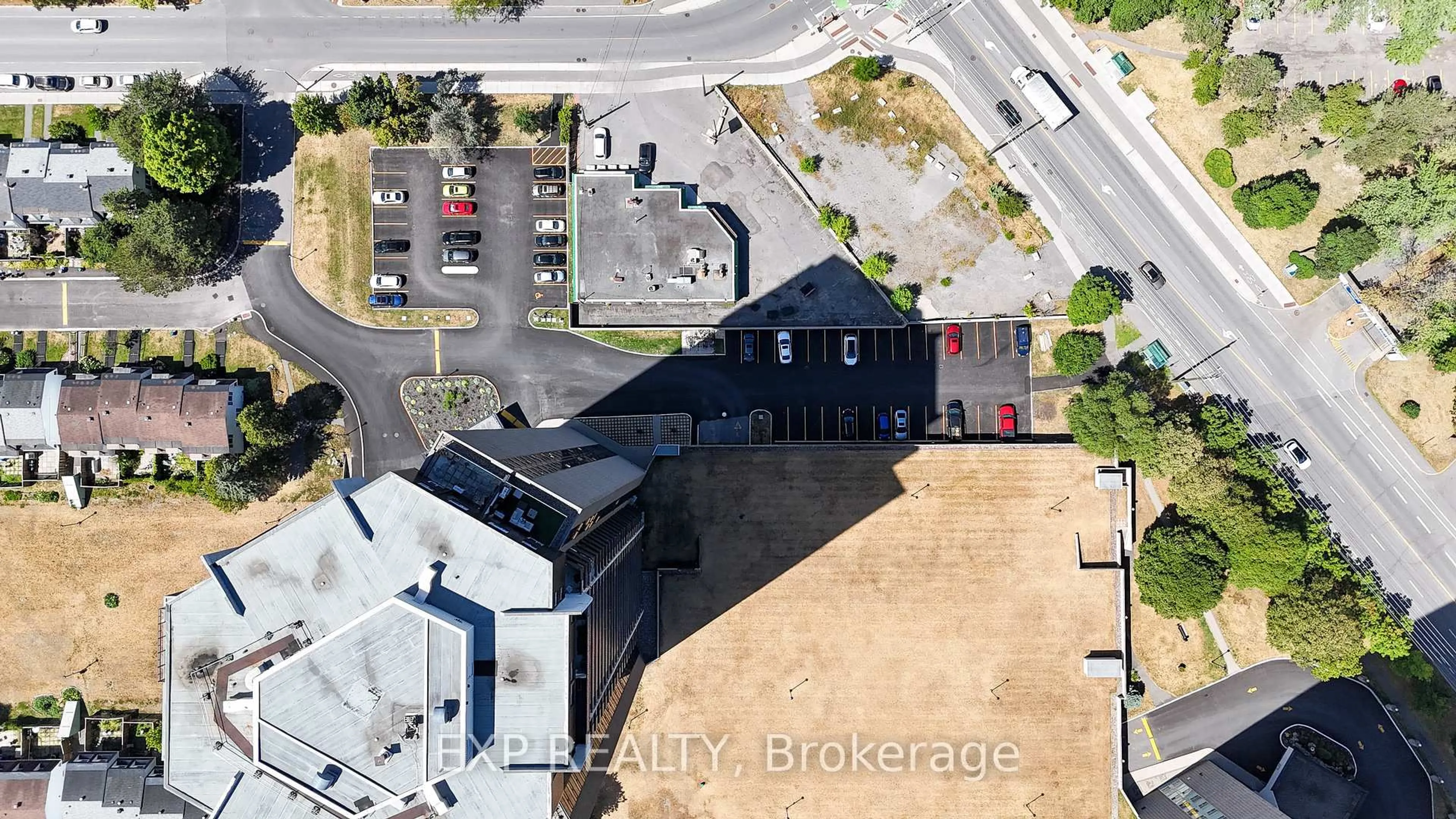 A pic from outside/outdoor area/front of a property/back of a property/a pic from drone, building for 900 Dynes #2107, Ottawa Ontario K2C 3L6