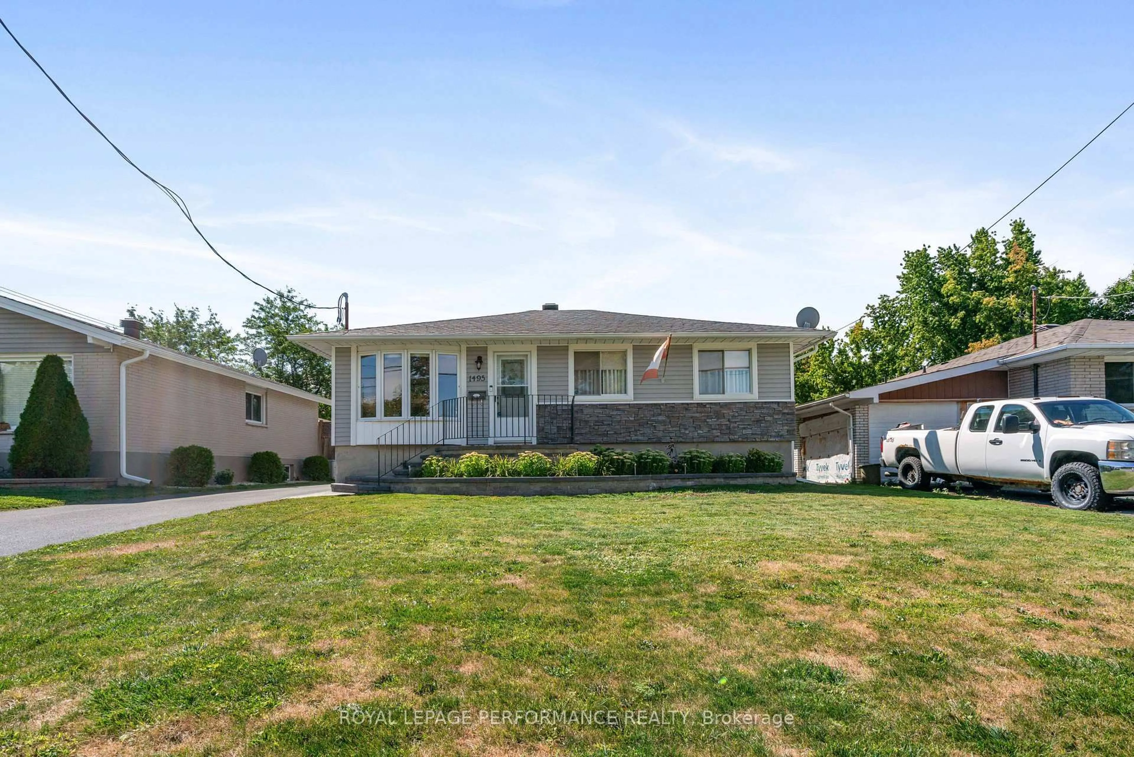 Unknown for 1495 Holy Cross Blvd, Cornwall Ontario K6H 2W9