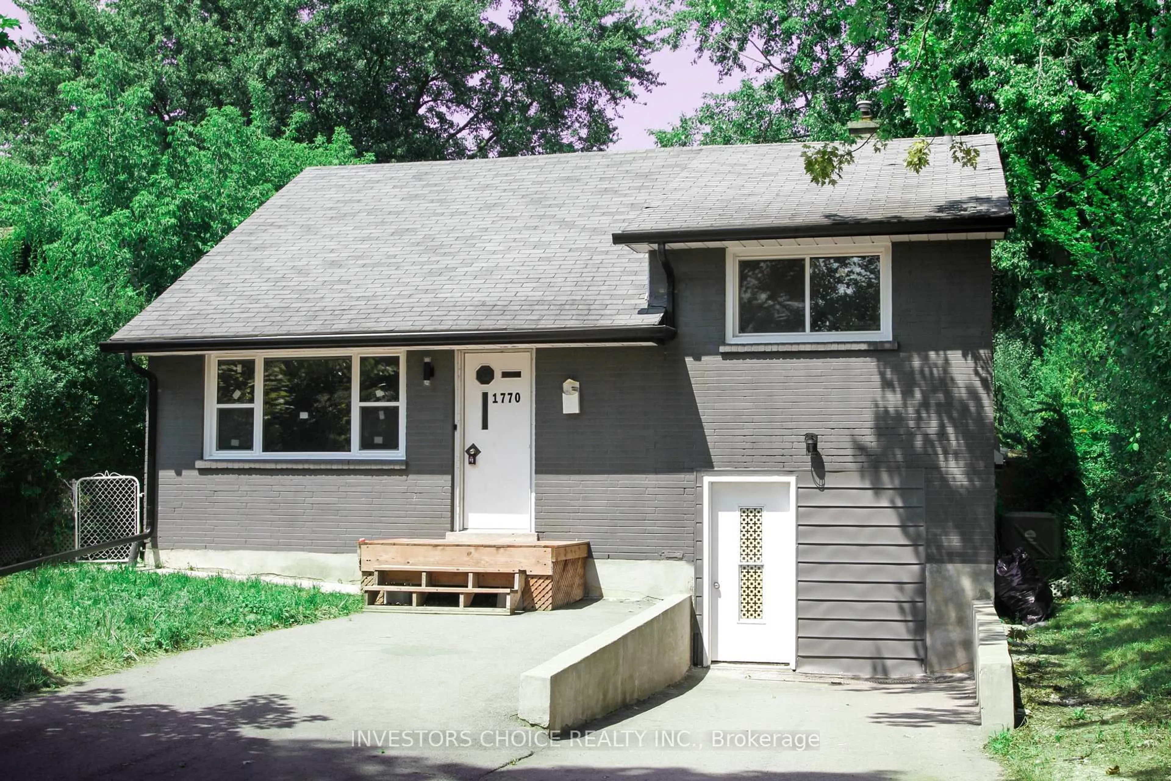 Home with vinyl exterior material, street for 1770 Seeley Dr, London East Ontario N5W 2B1