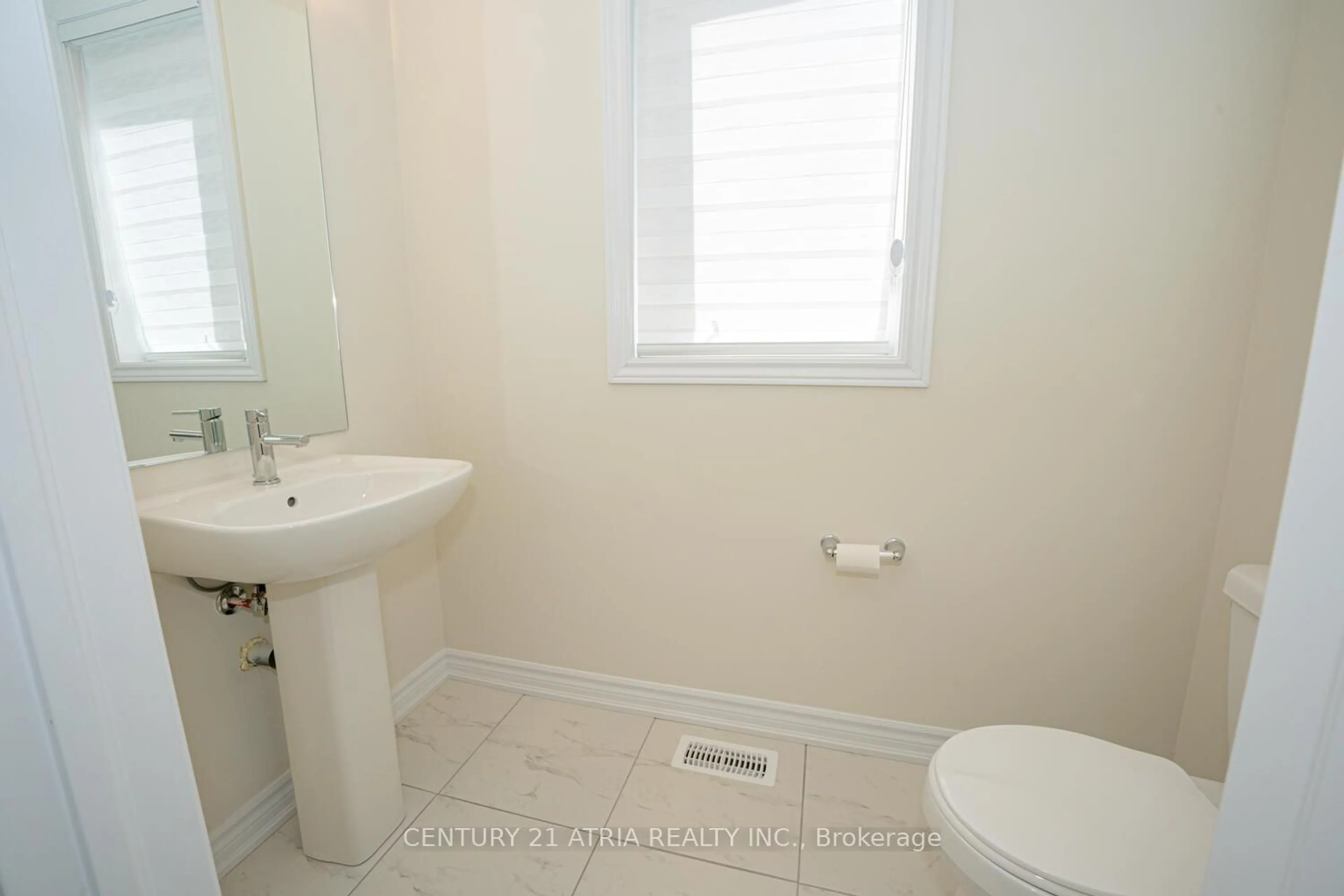 Standard bathroom, ceramic/tile floor for 9 Ever Sweet Way, Thorold Ontario L2E 6S4