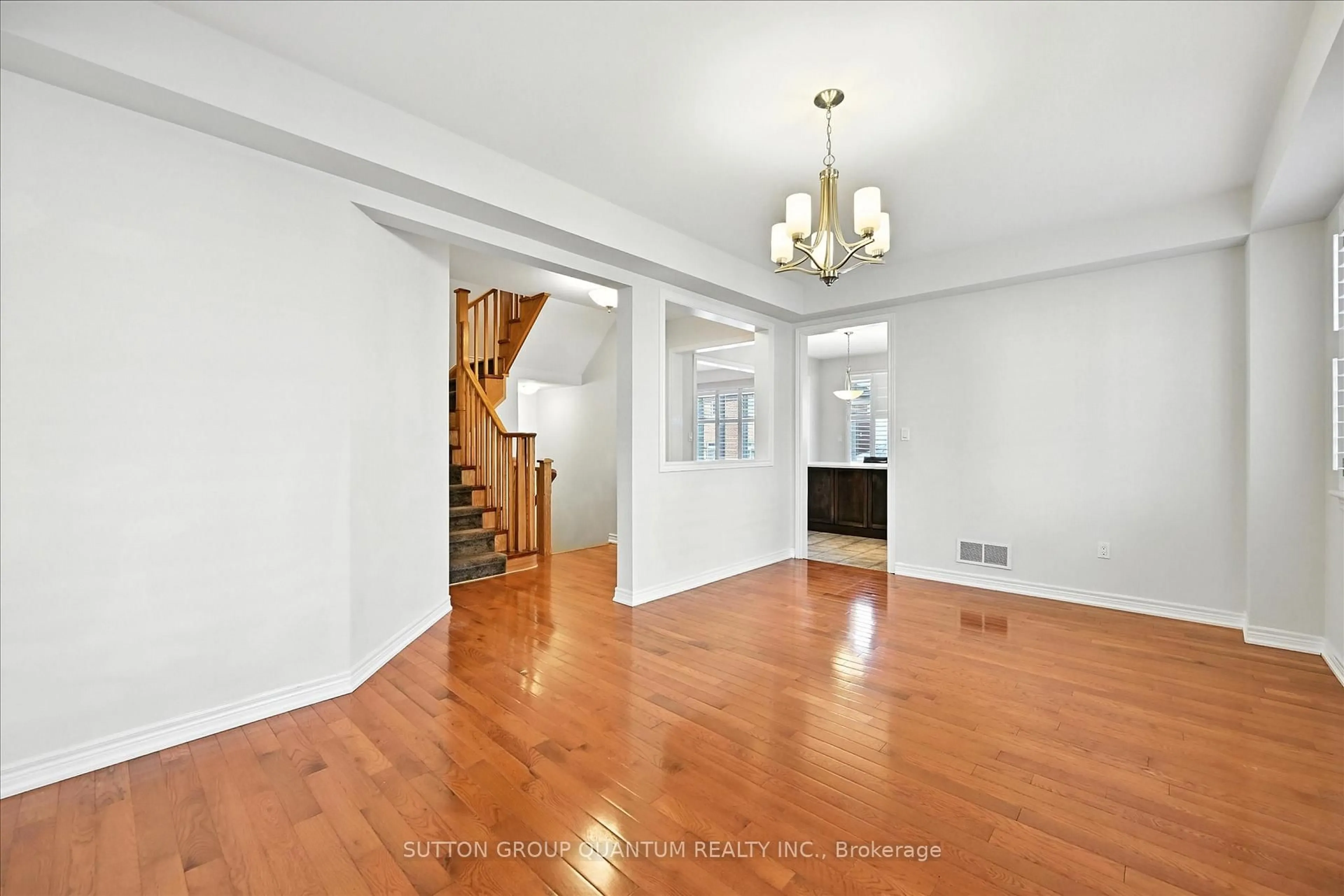 Indoor foyer for 167 Alessio Dr, Hamilton Ontario L9B 0E9