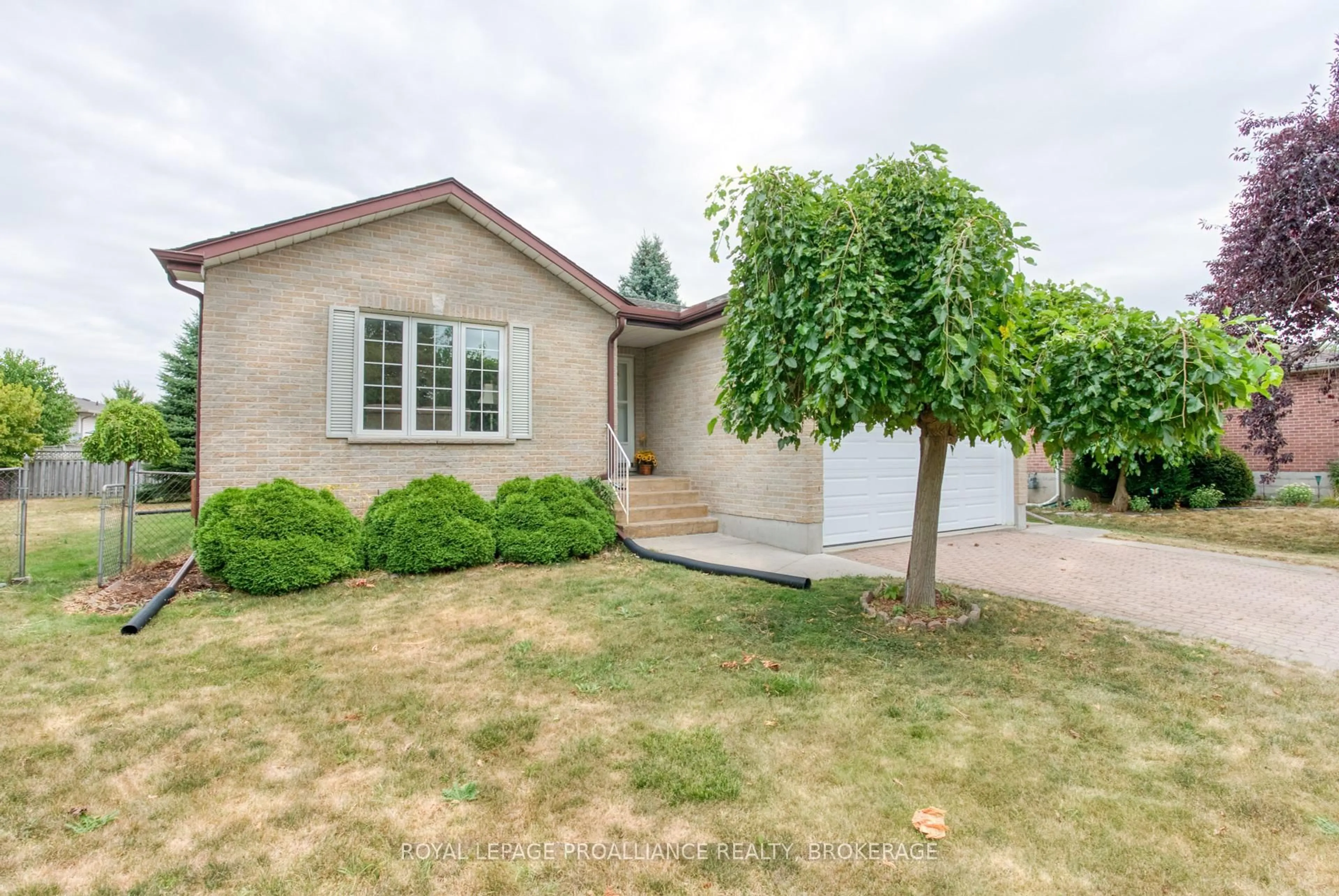 Home with brick exterior material, street for 826 Bexley Gate, Kingston Ontario K7M 8W7