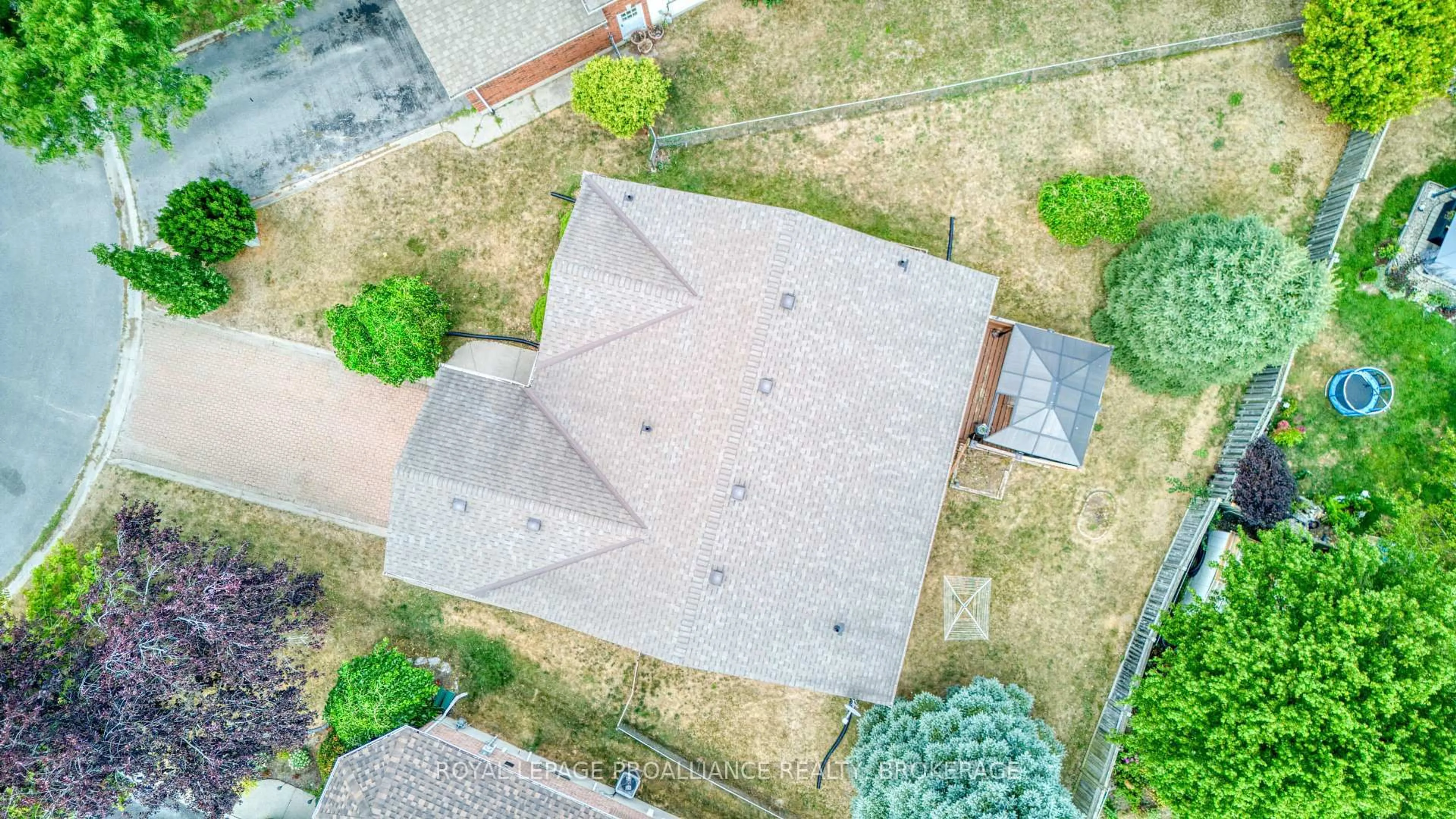 A pic from outside/outdoor area/front of a property/back of a property/a pic from drone, street for 826 Bexley Gate, Kingston Ontario K7M 8W7