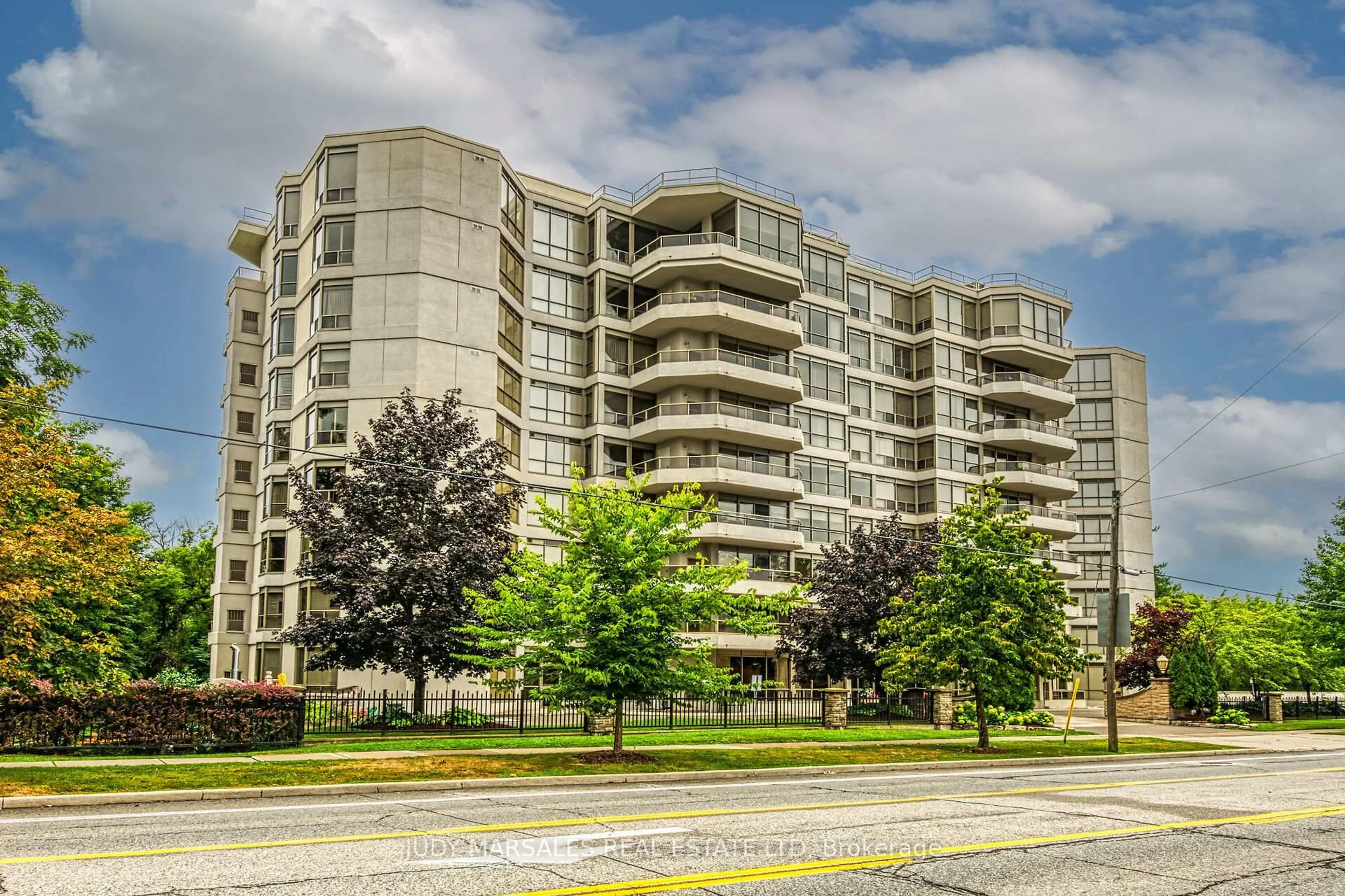 Unknown for 1770 Main St #105, Hamilton Ontario L8S 1H1
