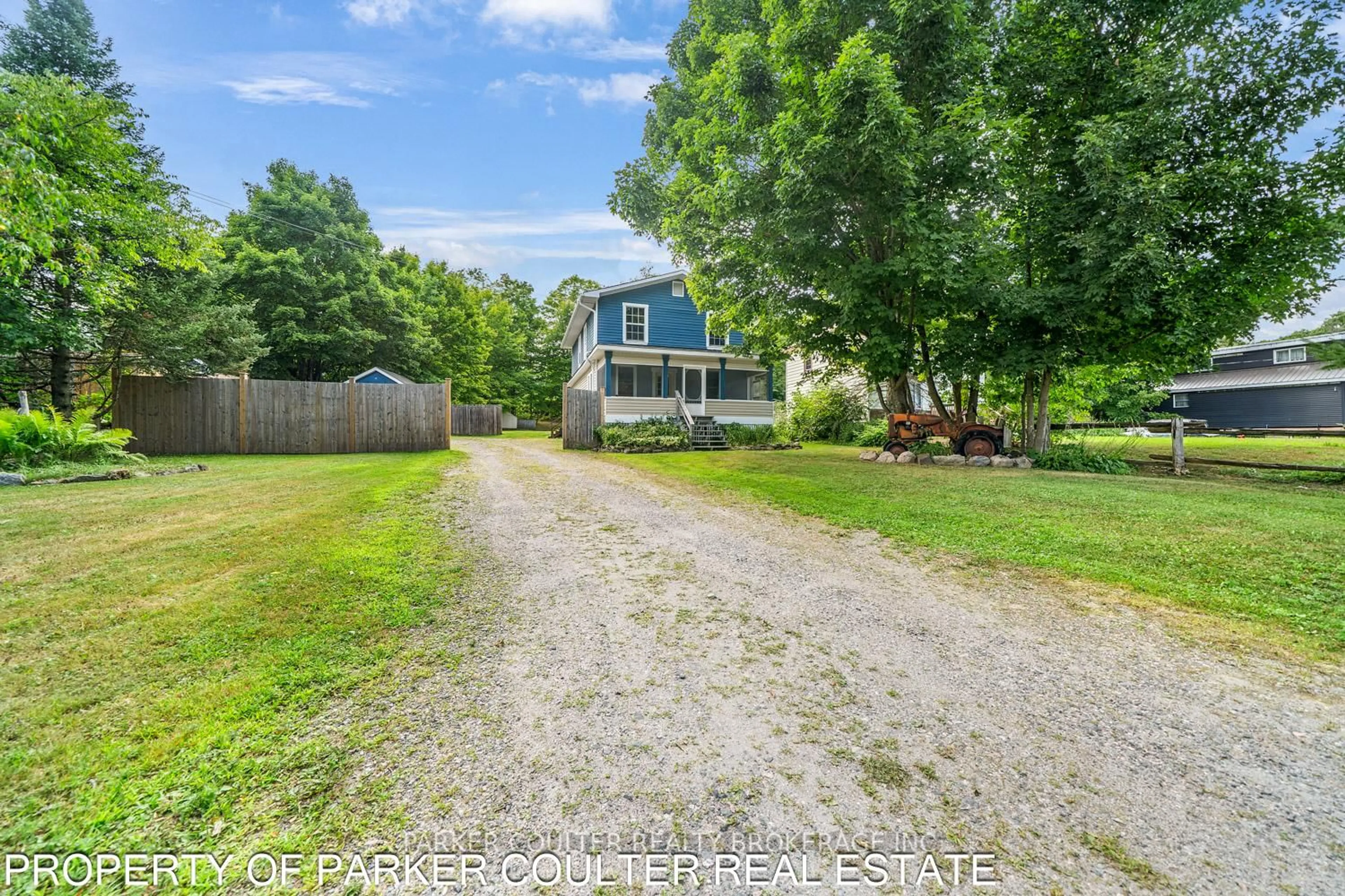A pic from outside/outdoor area/front of a property/back of a property/a pic from drone, street for 575 High St, Georgian Bay Ontario P0C 1H0
