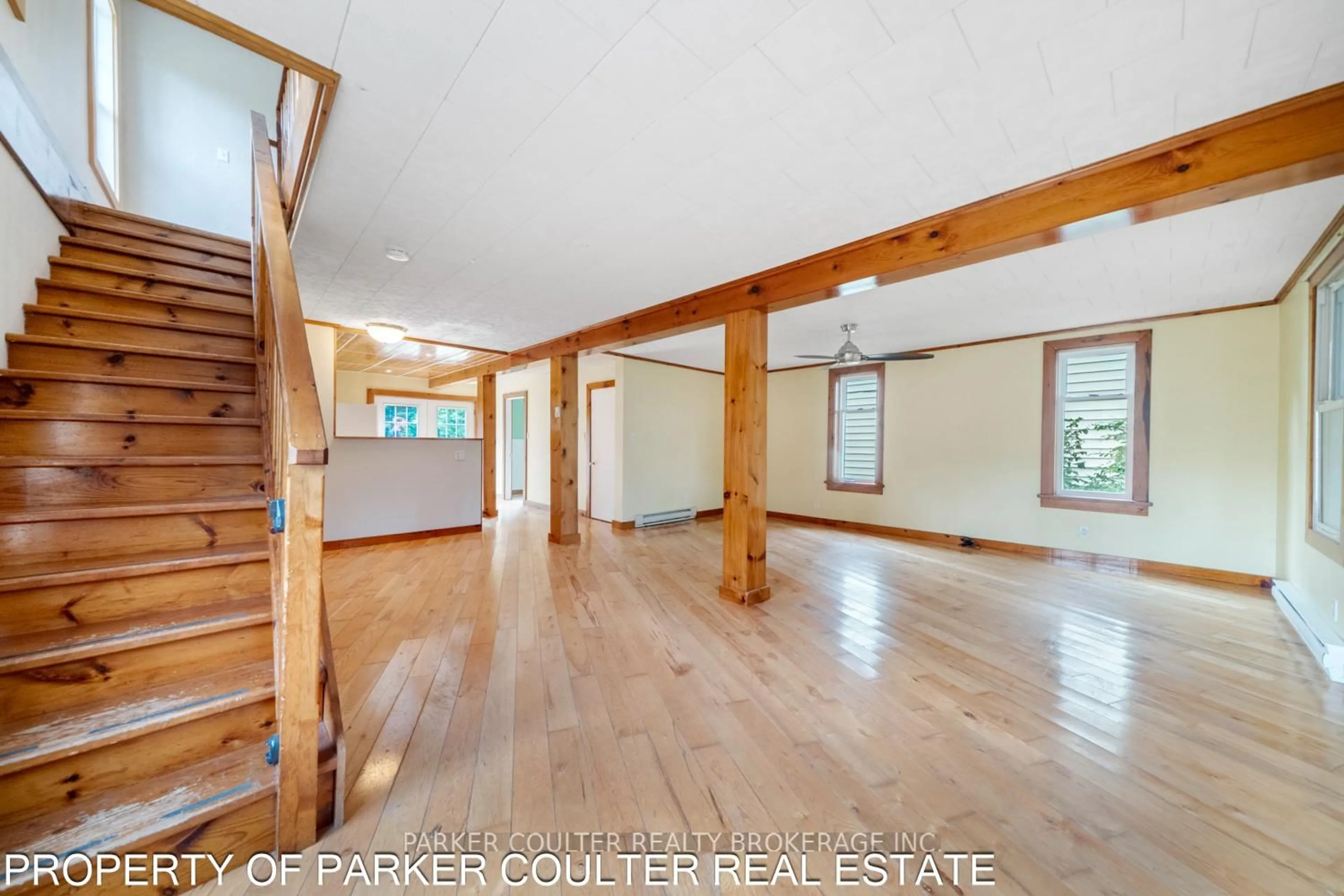 Indoor foyer for 575 High St, Georgian Bay Ontario P0C 1H0