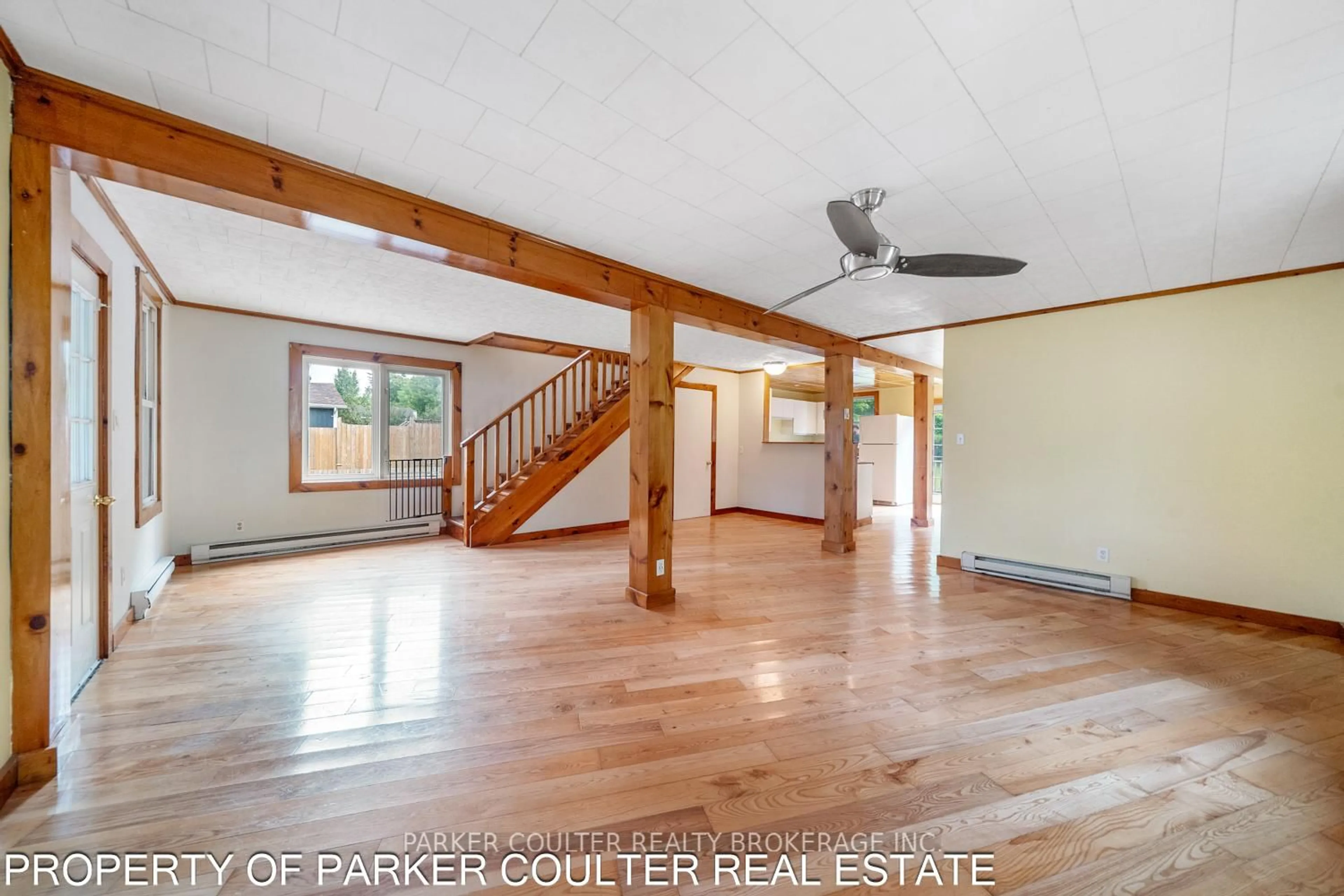Indoor foyer for 575 High St, Georgian Bay Ontario P0C 1H0